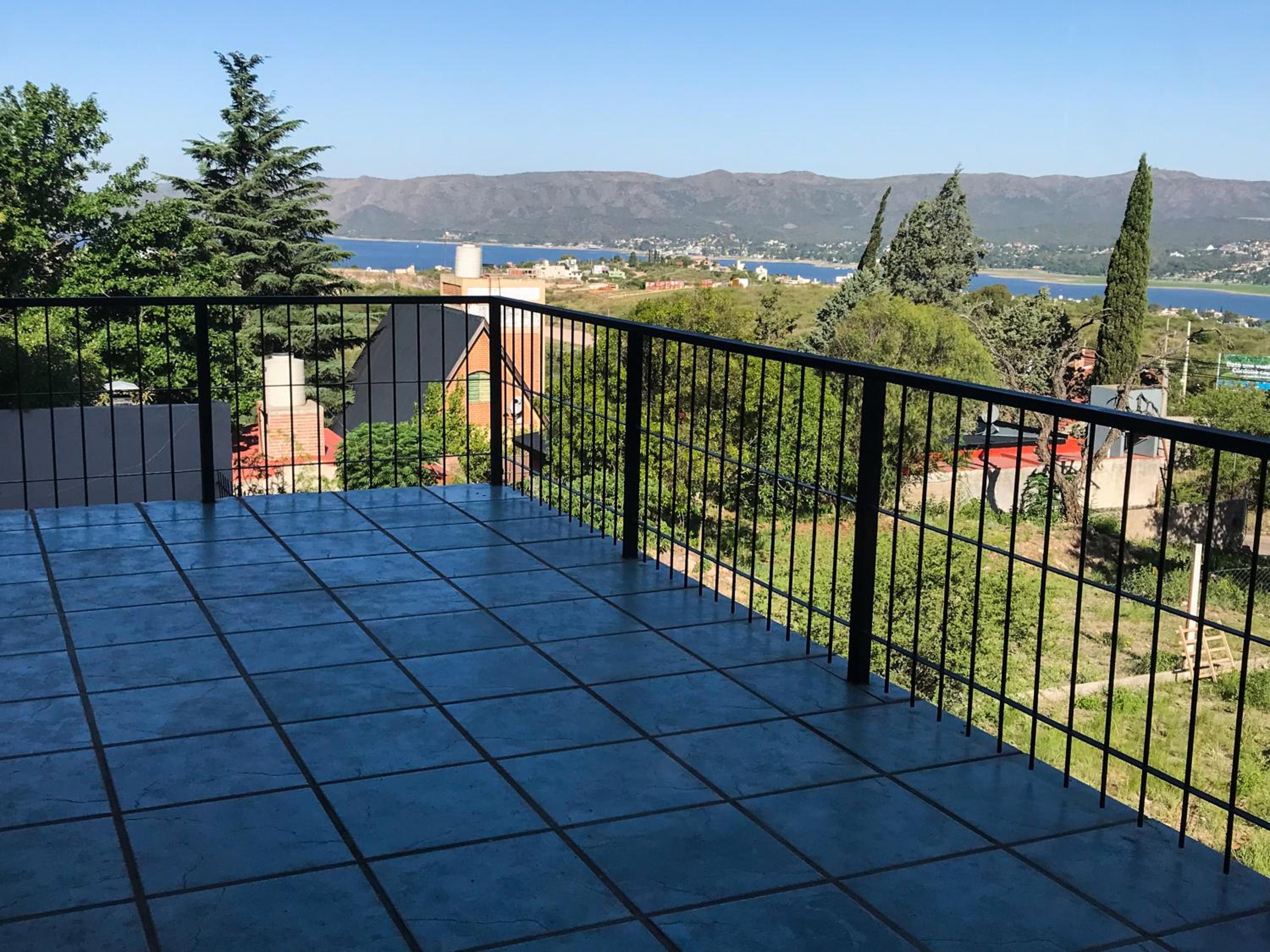 Hermosa casa con vista al lago