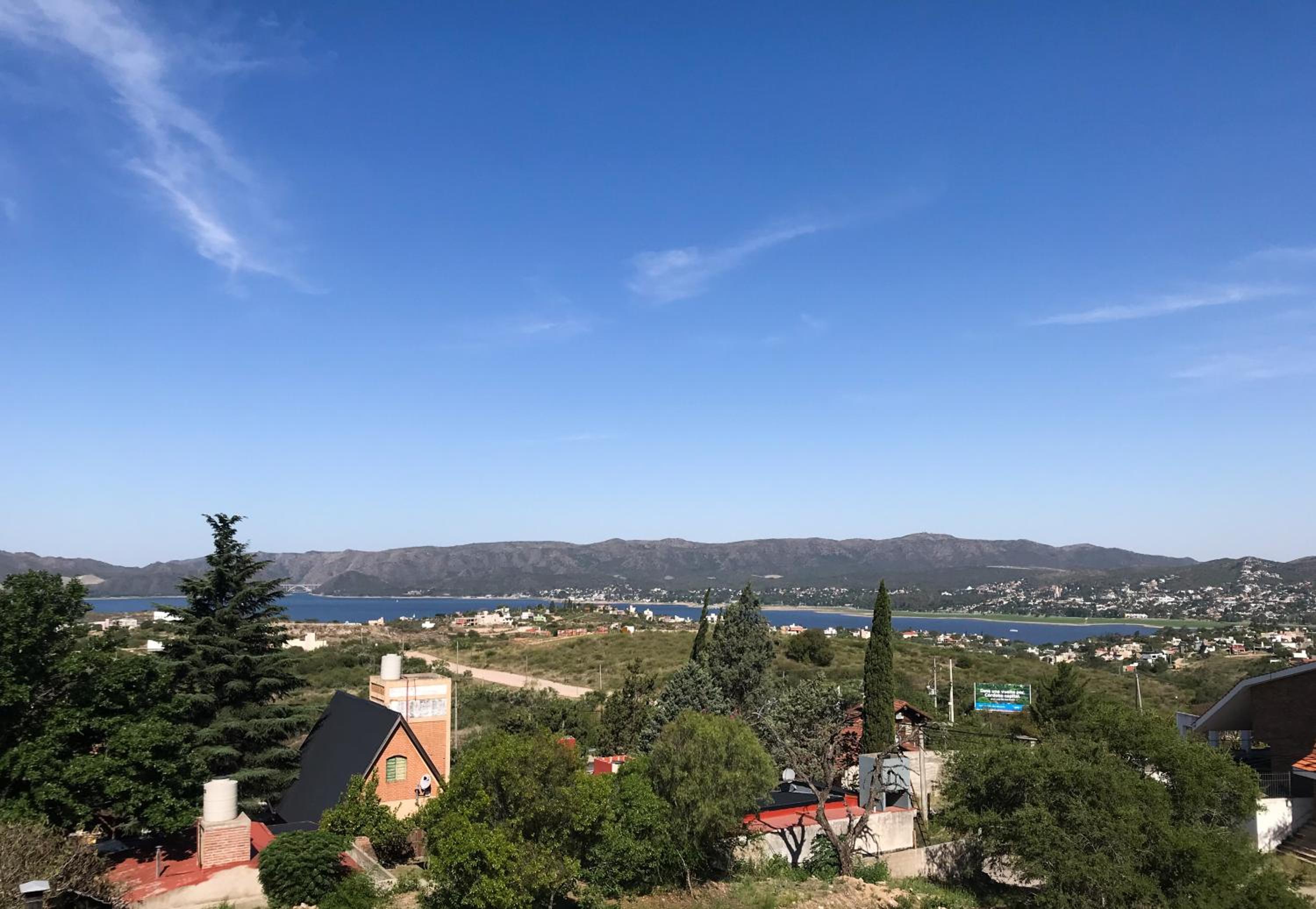 Hermosa casa con vista al lago