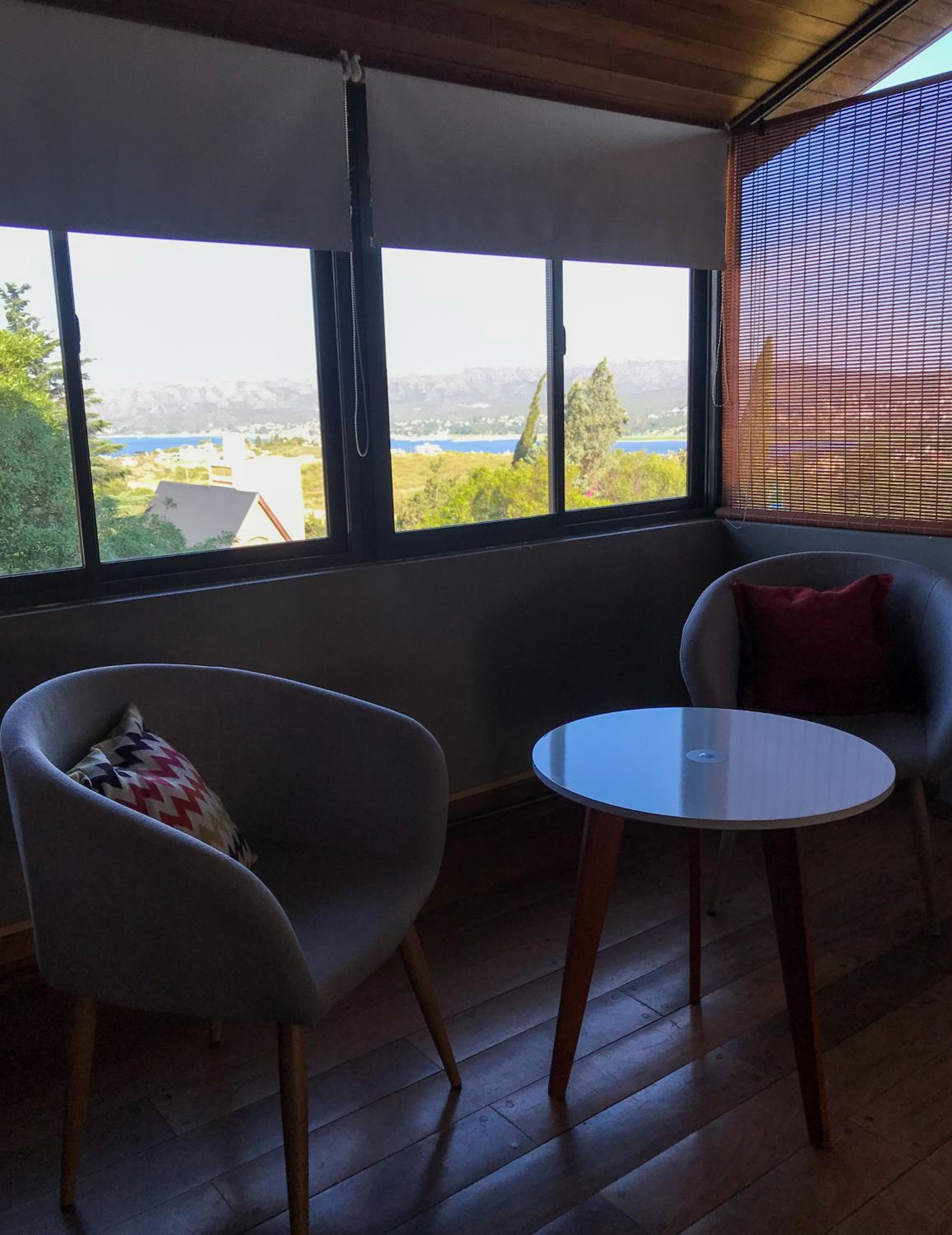 Hermosa casa con vista al lago