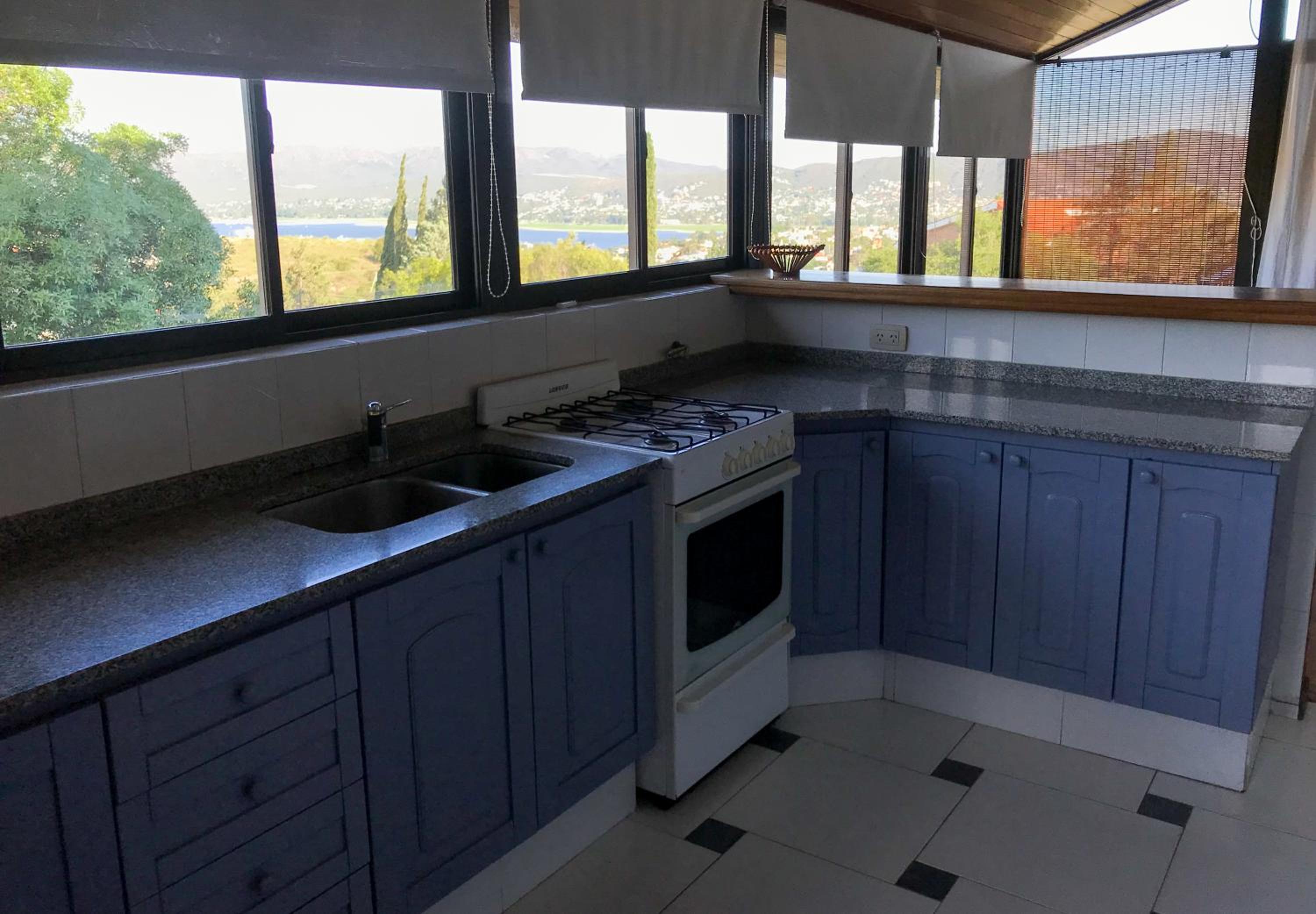 Hermosa casa con vista al lago