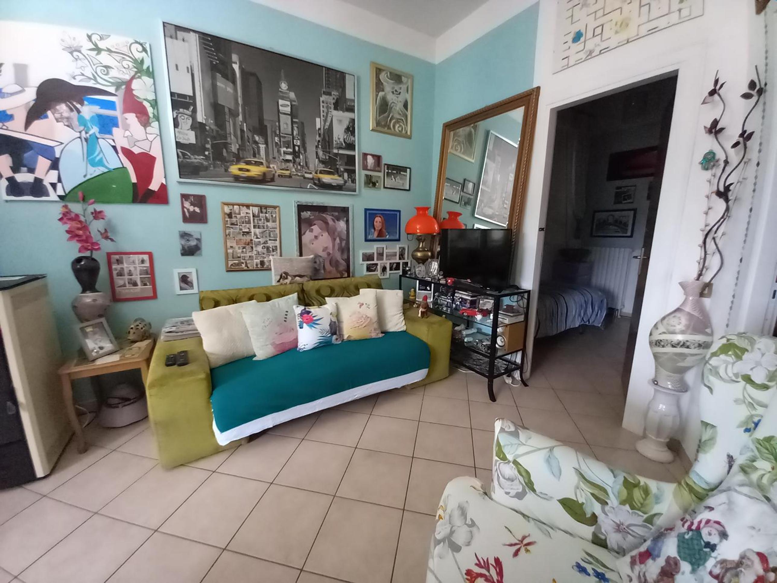 Cozy single room in a period property view 4