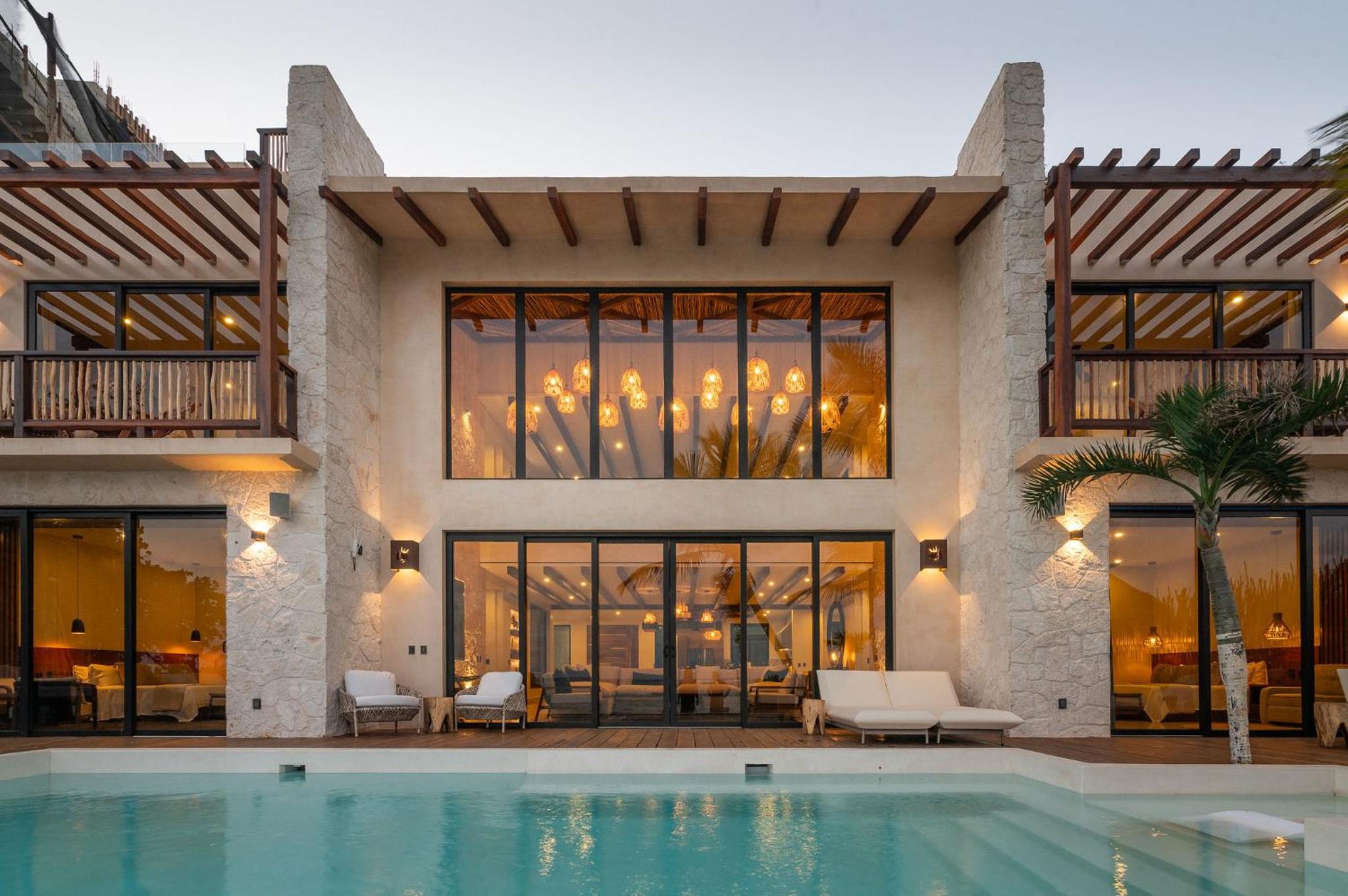 Villa TuluMar Beachfront Luxury Villa- full service