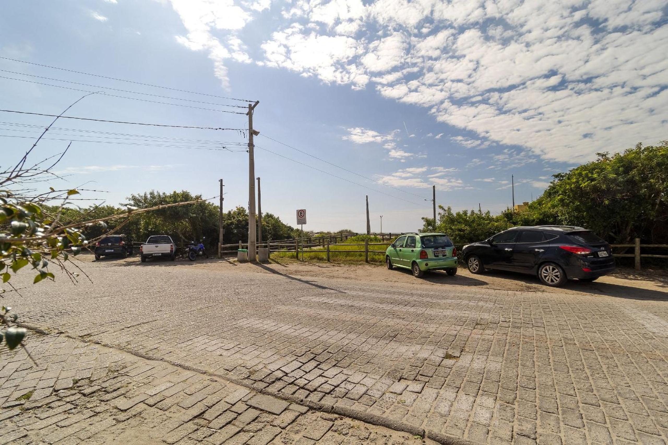 Apto com sacada a poucos metros da praia VIN202 view 3