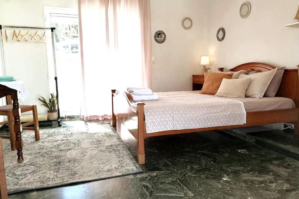 Acropolis Area Flat with Parthenon Views