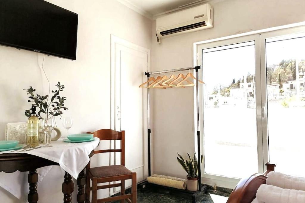 Acropolis Area Flat with Parthenon Views