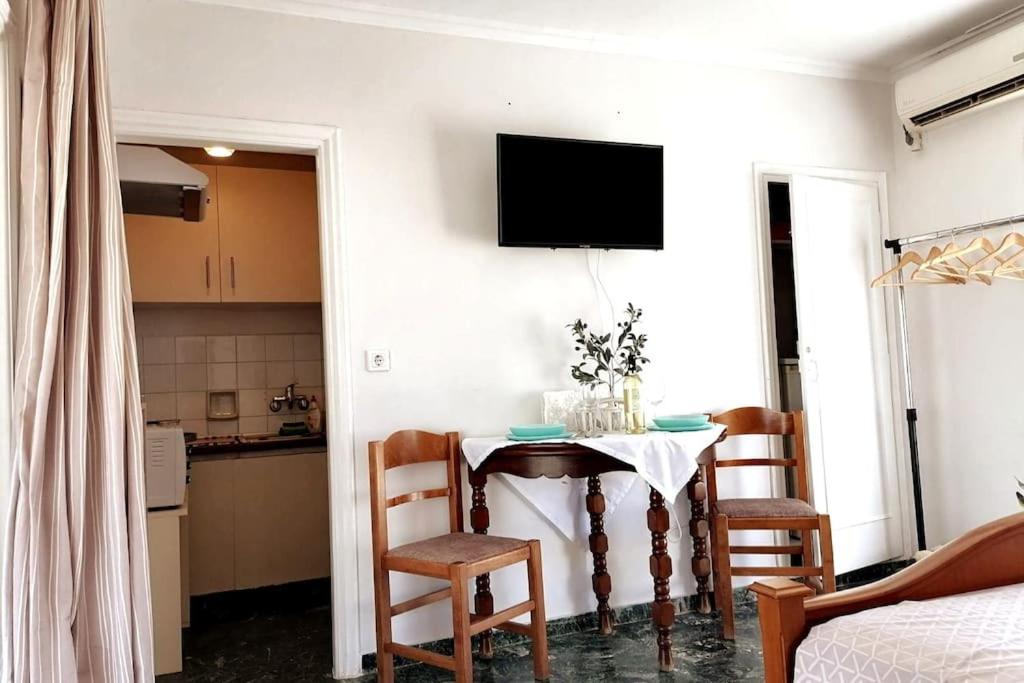 Acropolis Area Flat with Parthenon Views