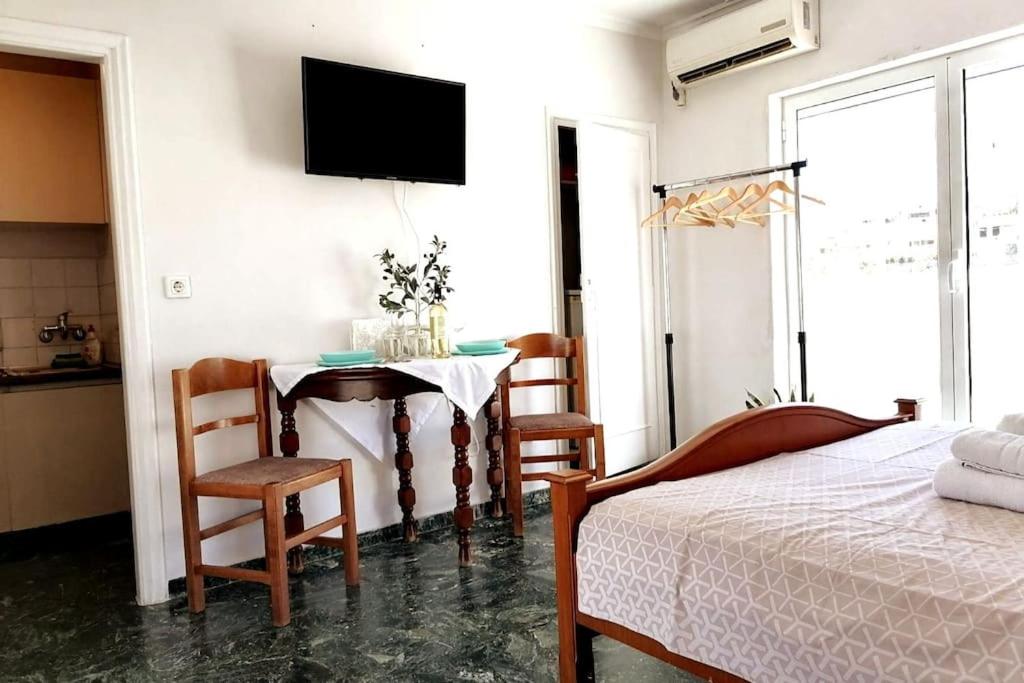 Acropolis Area Flat with Parthenon Views