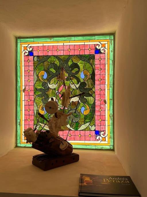 Casa con arte, mar y alberca view 2