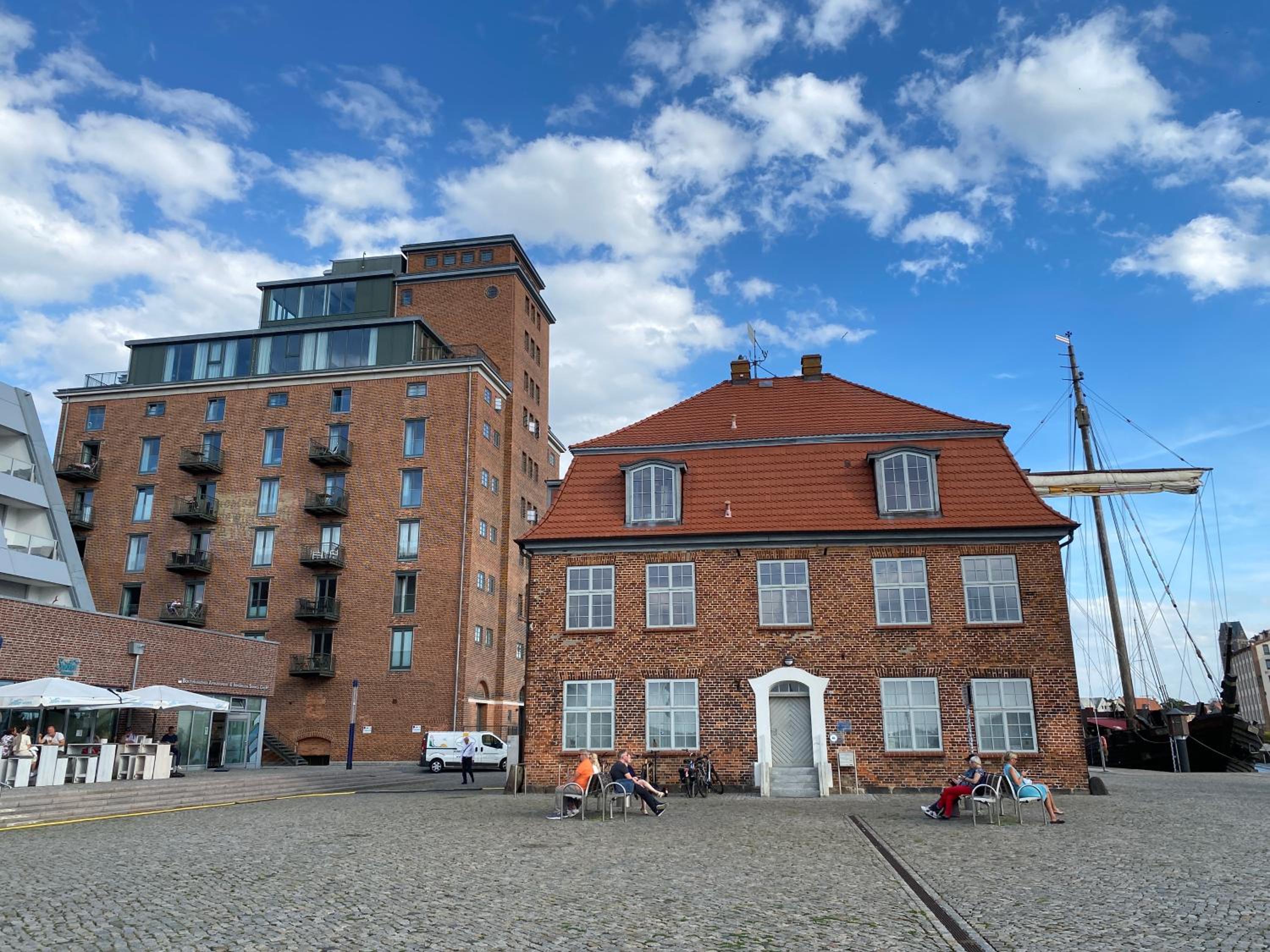Meerblick, Balkon und private Sauna im historischen Getreidespeicher