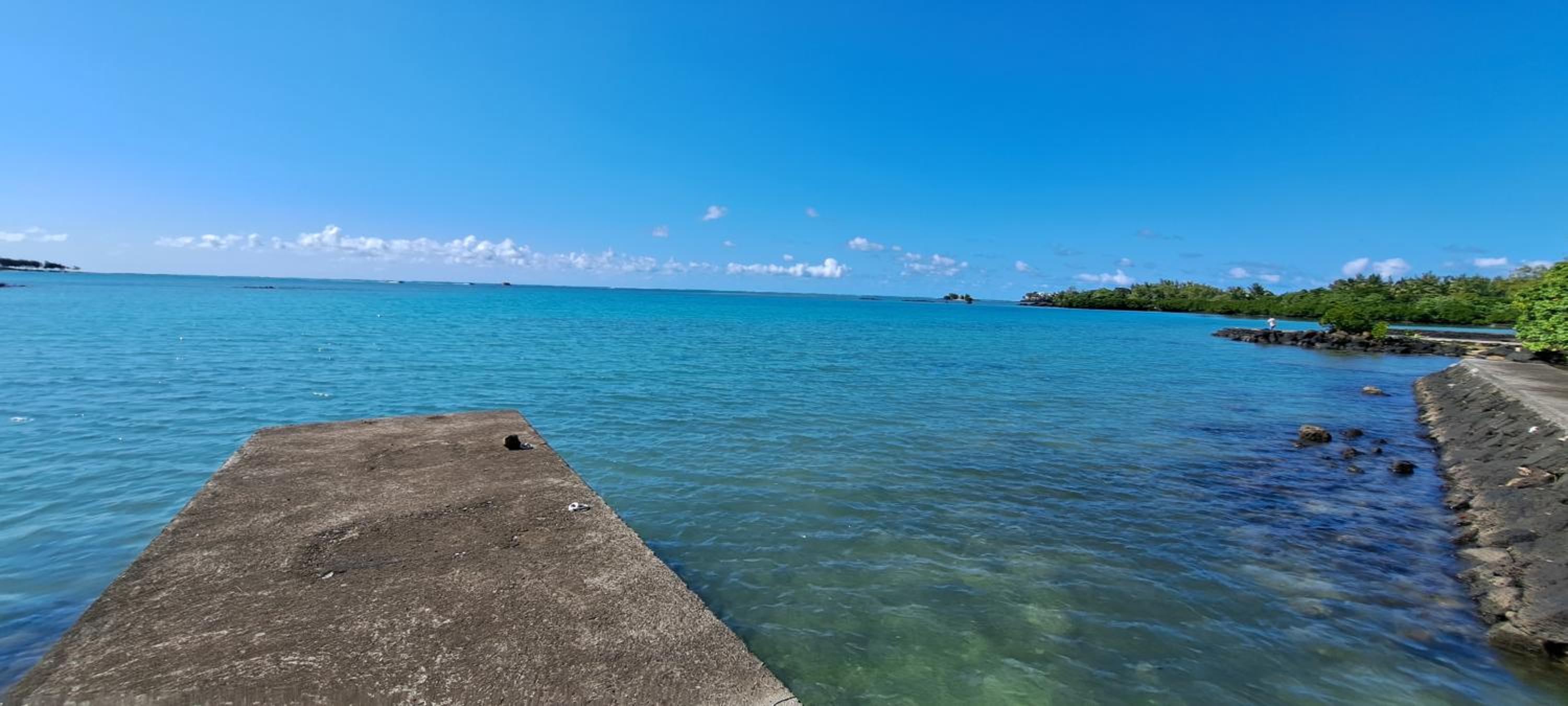 Serenity - Cheerful 2-Bedrooms Beachfront Villa. photo 3