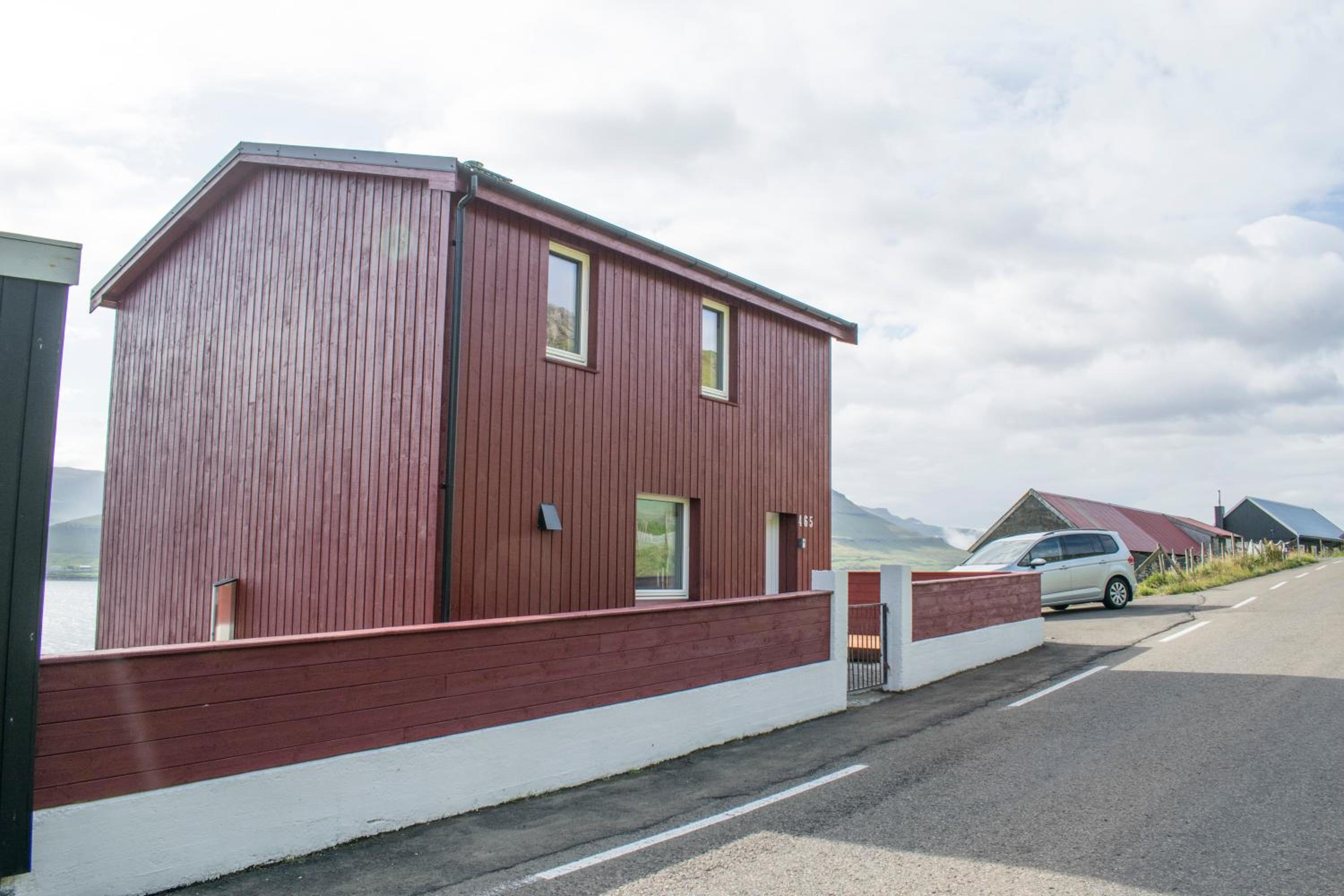 The Cozy red house with Amazing sea view view 4