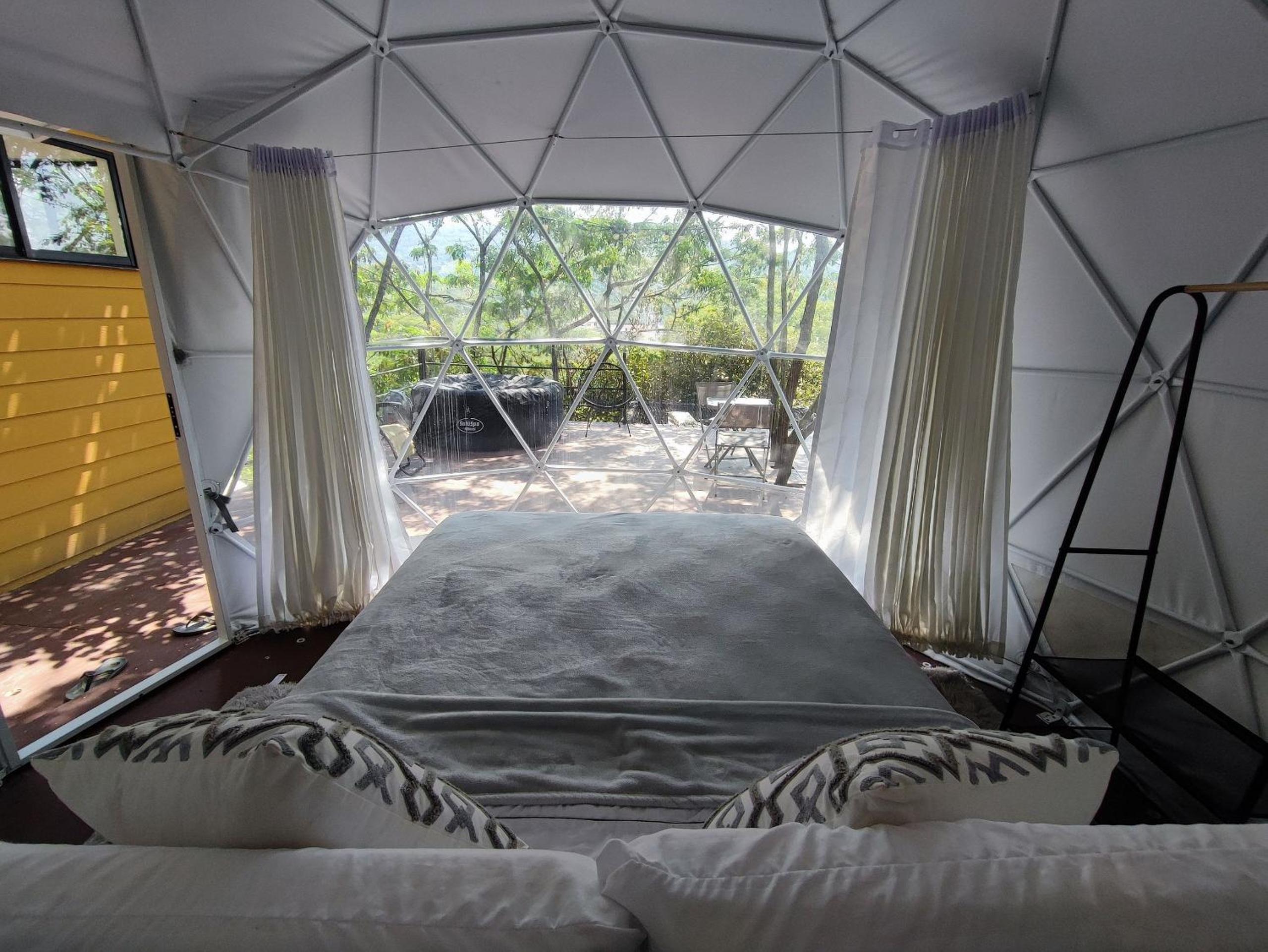 Romantic glamping at Vista Hermosa, enjoy nature in a private and cozy environment.