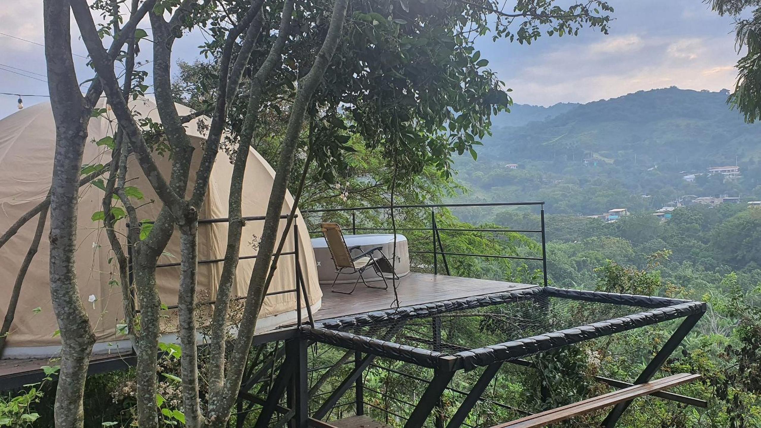 Romantic glamping at Vista Hermosa, enjoy nature in a private and cozy environment.