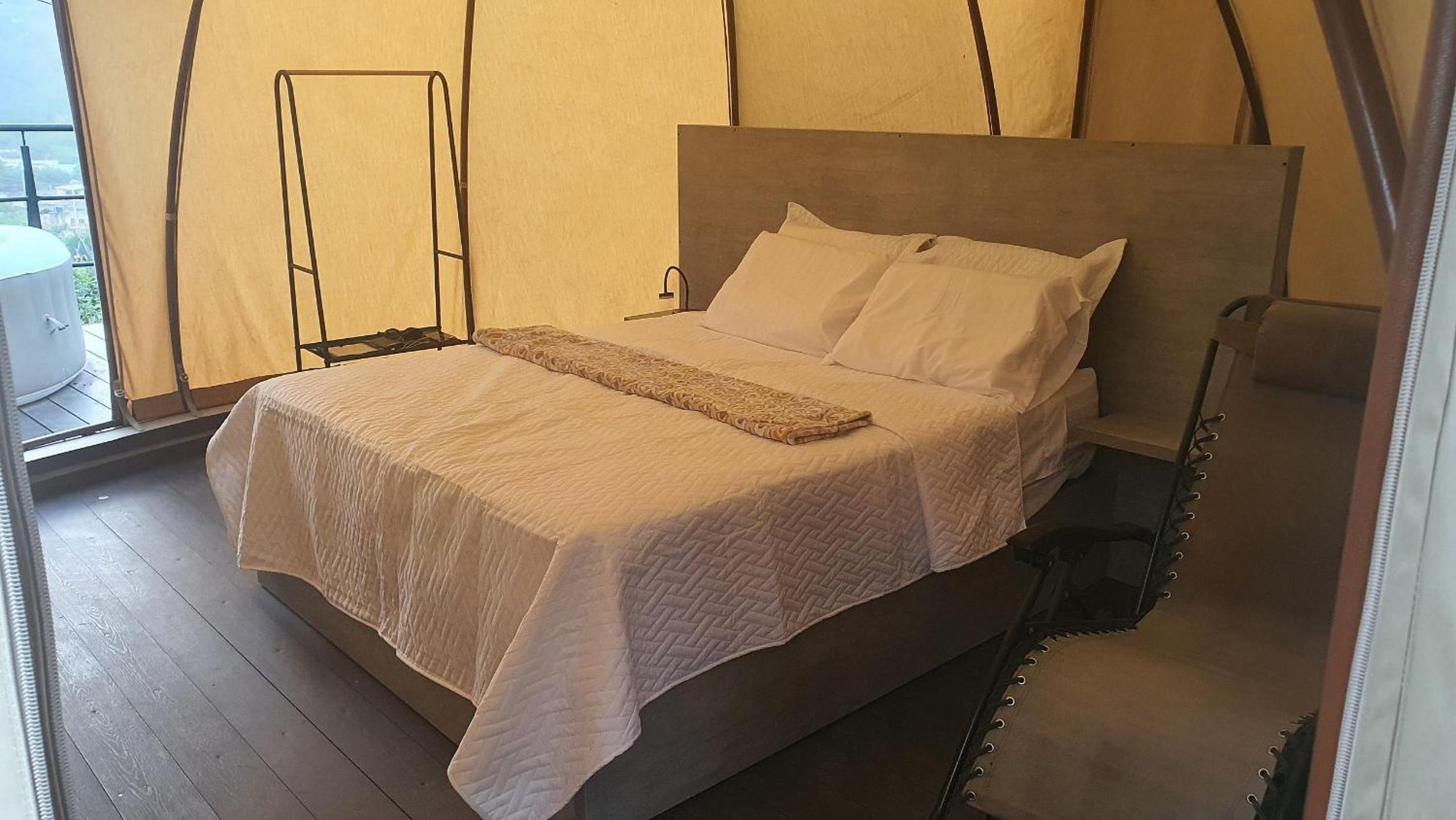 Romantic glamping at Vista Hermosa, enjoy nature in a private and cozy environment.