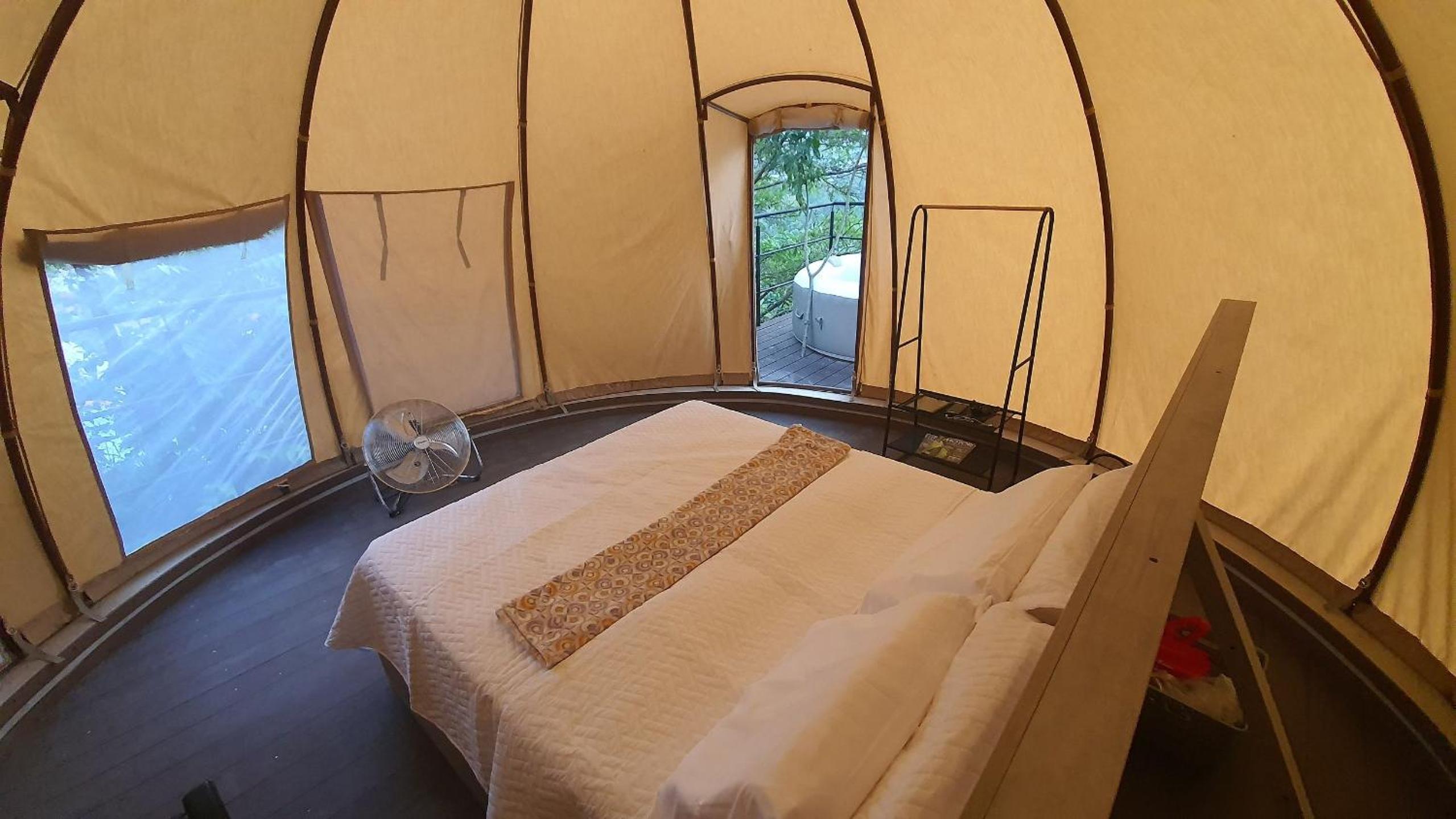 Romantic glamping at Vista Hermosa, enjoy nature in a private and cozy environment.