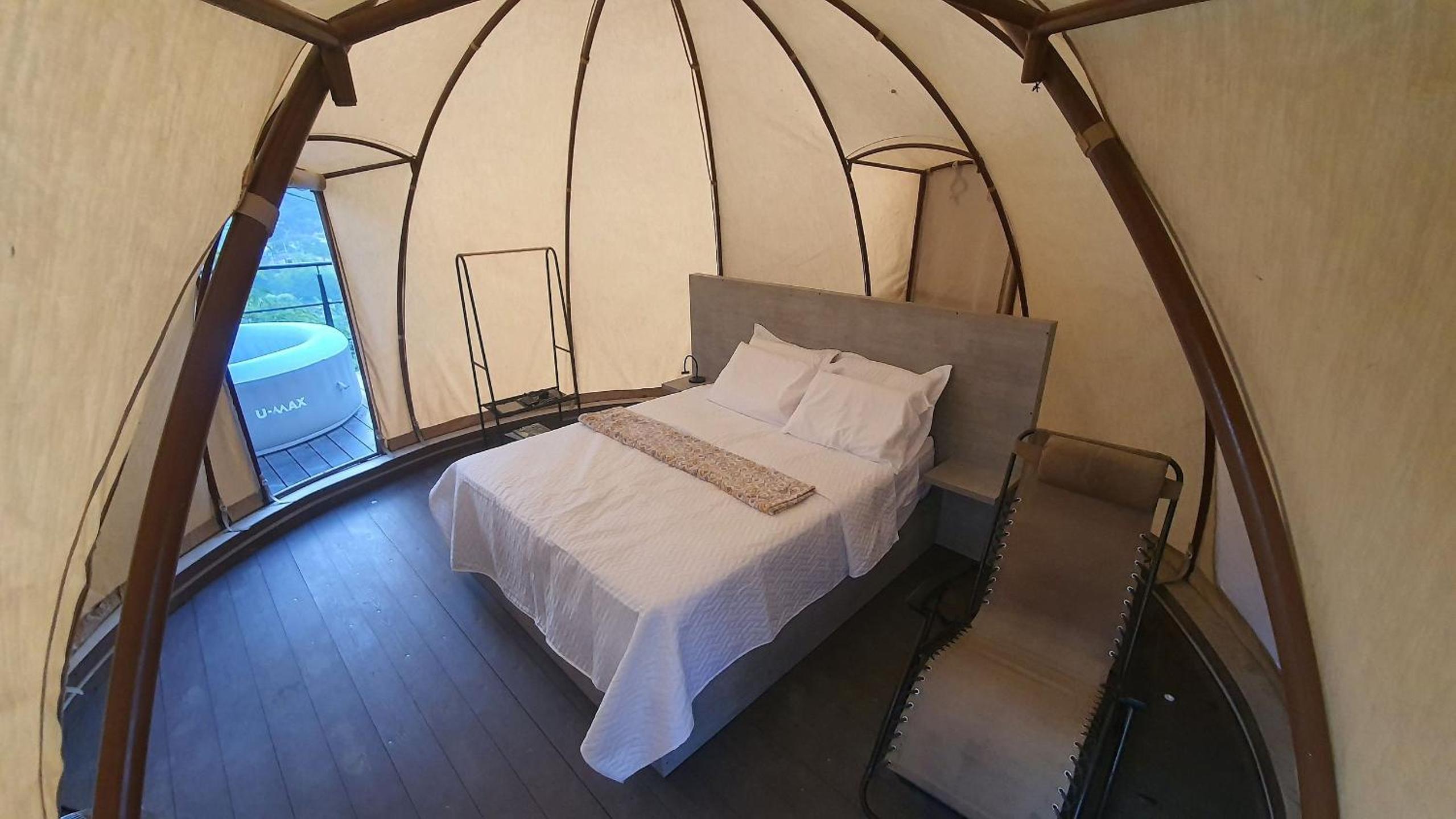 Romantic glamping at Vista Hermosa, enjoy nature in a private and cozy environment.