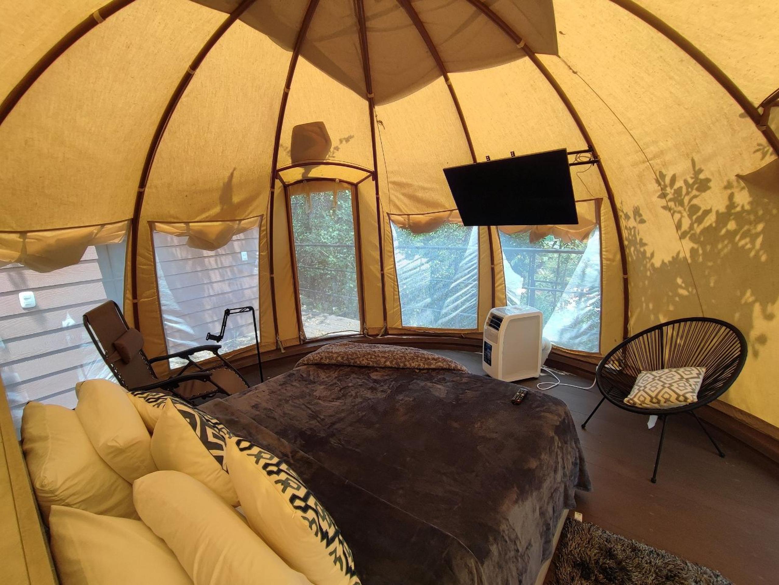 Romantic glamping at Vista Hermosa, enjoy nature in a private and cozy environment.