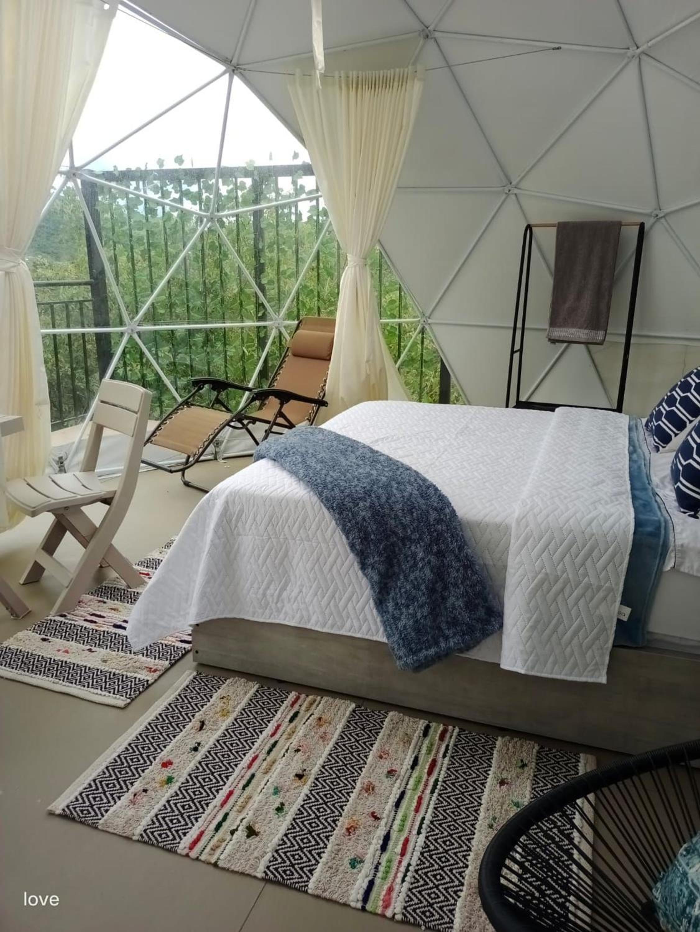 Romantic glamping at Vista Hermosa, enjoy nature in a private and cozy environment.