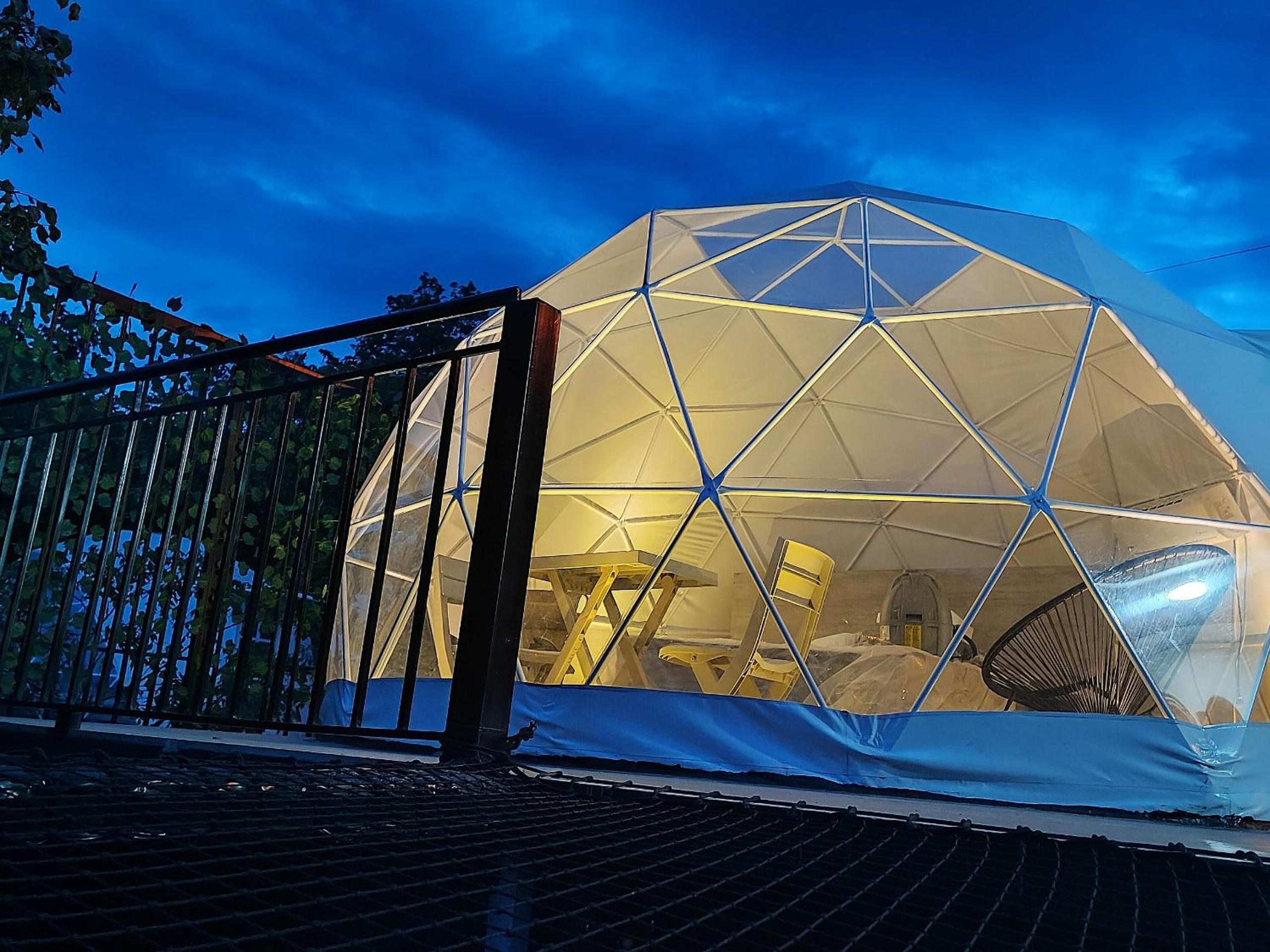 Romantic glamping at Vista Hermosa, enjoy nature in a private and cozy environment.