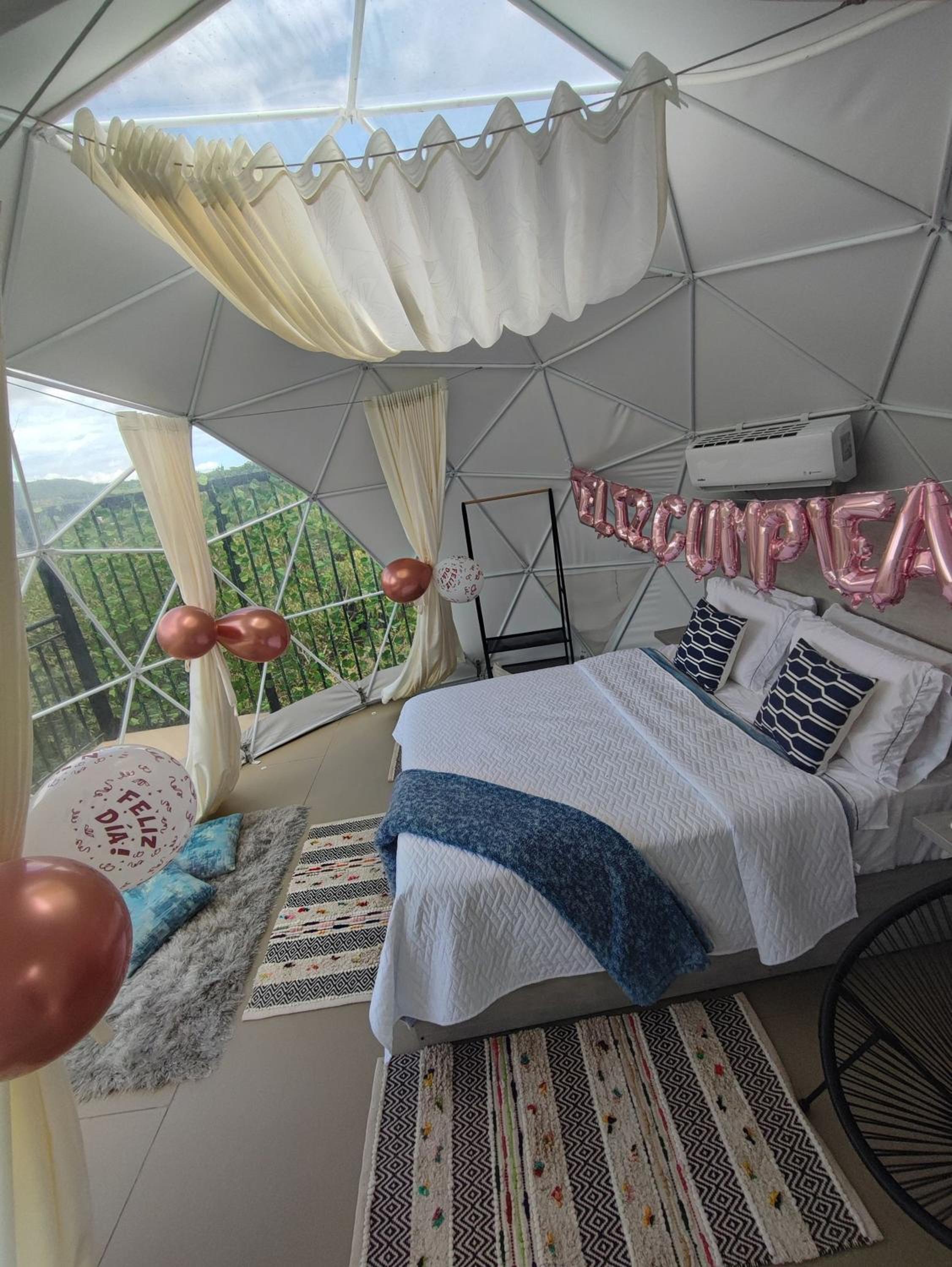 Romantic glamping at Vista Hermosa, enjoy nature in a private and cozy environment.