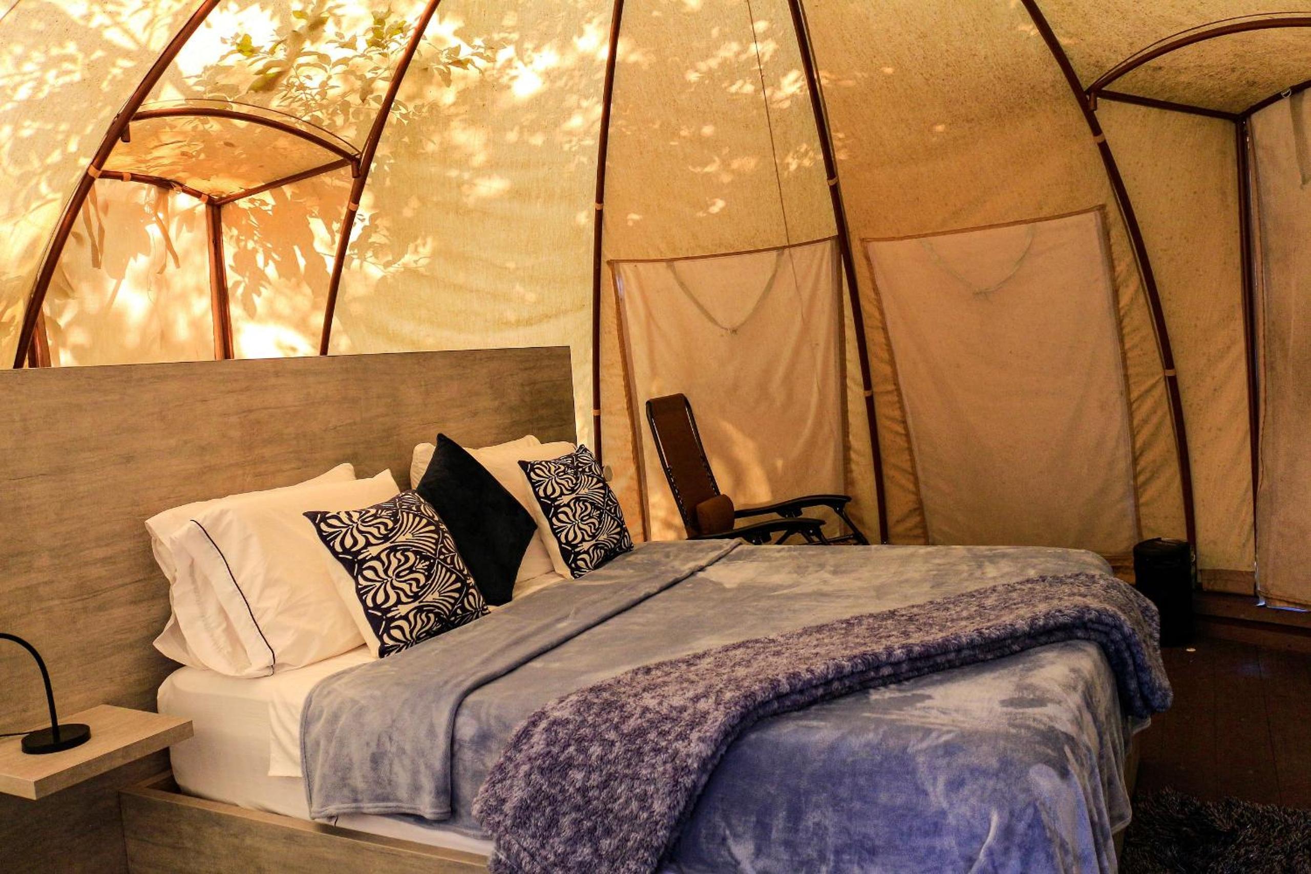 Romantic glamping at Vista Hermosa, enjoy nature in a private and cozy environment.