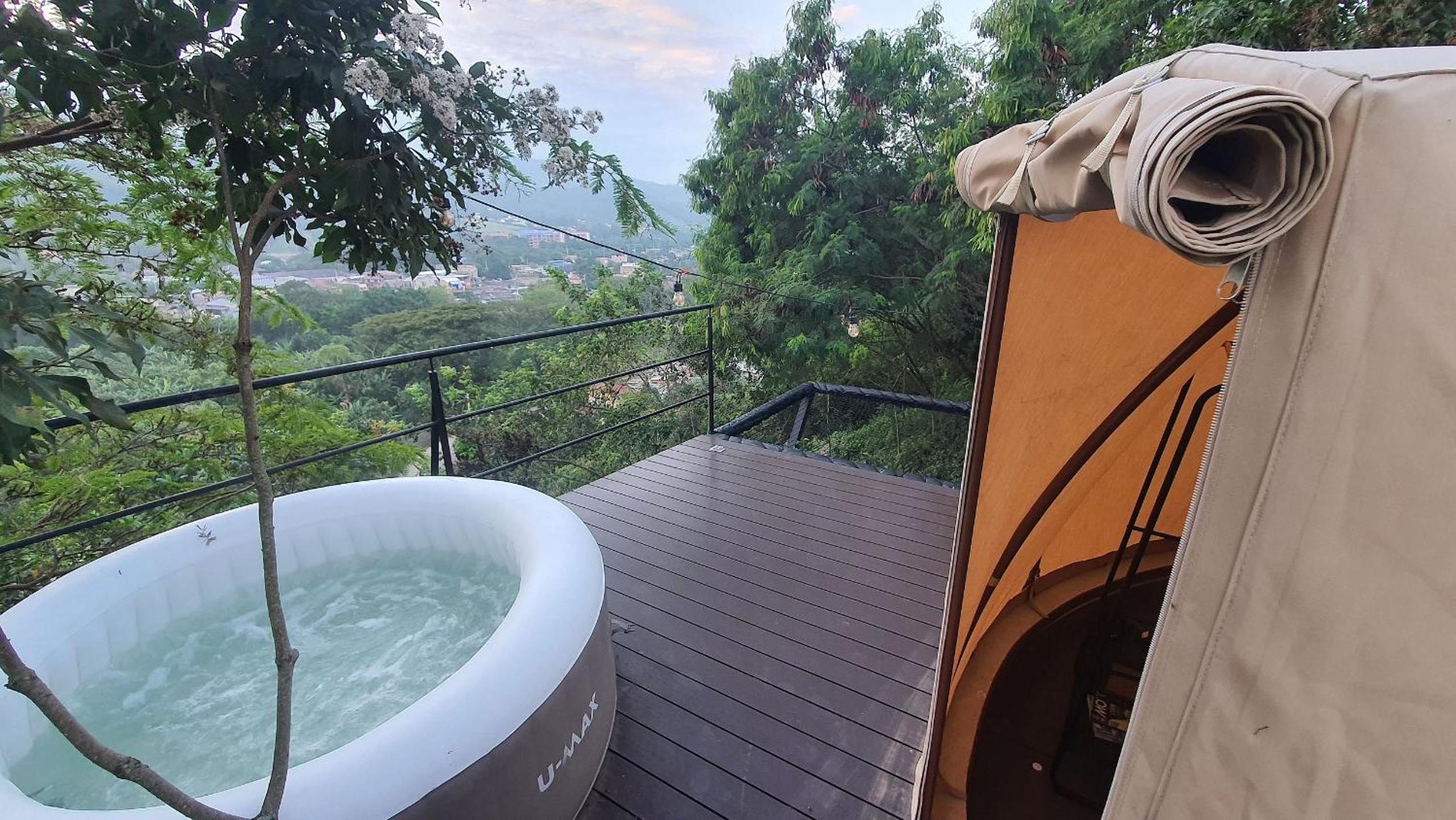 Romantic glamping at Vista Hermosa, enjoy nature in a private and cozy environment.