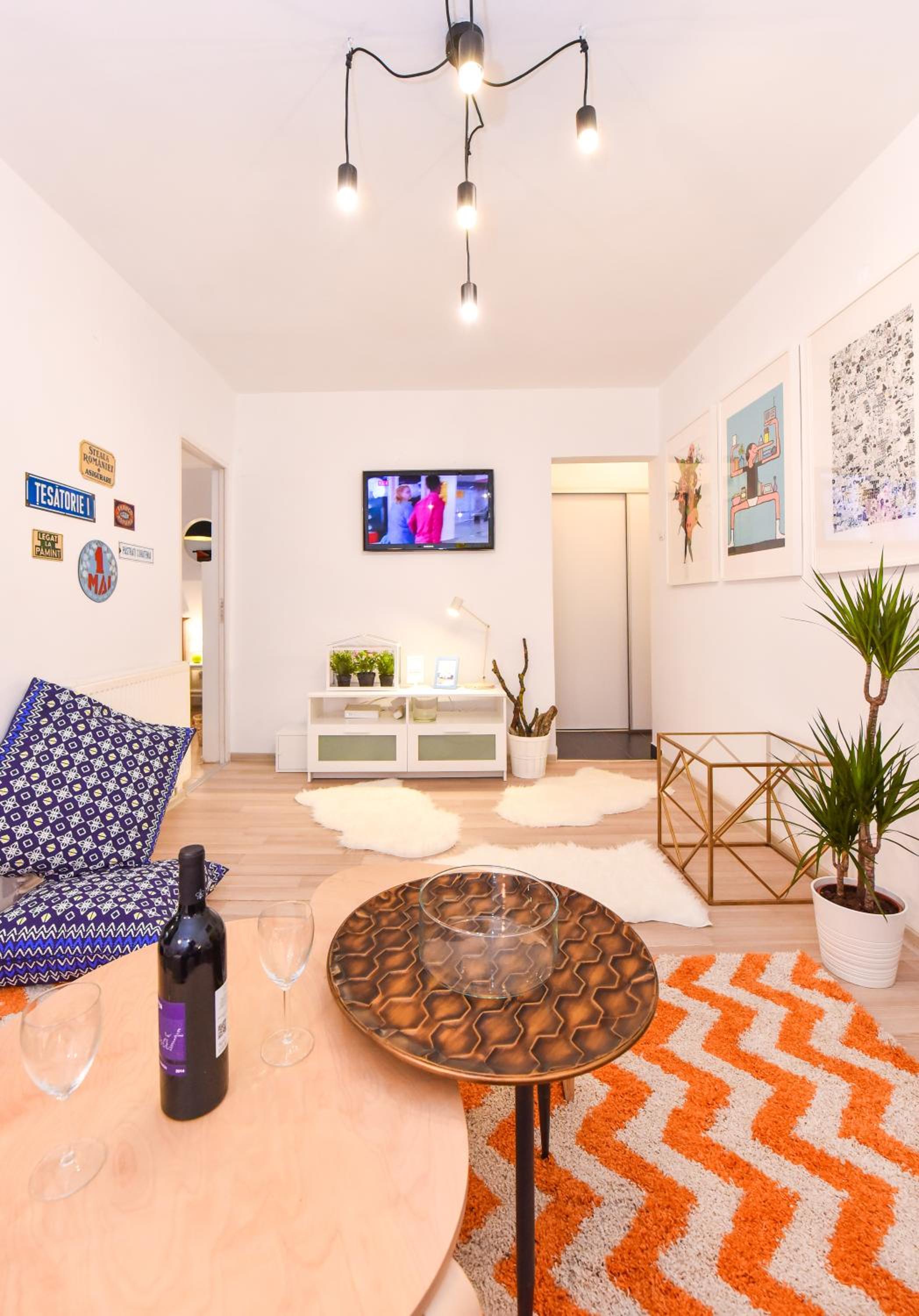 Bohemian Apartment Downtown view 3
