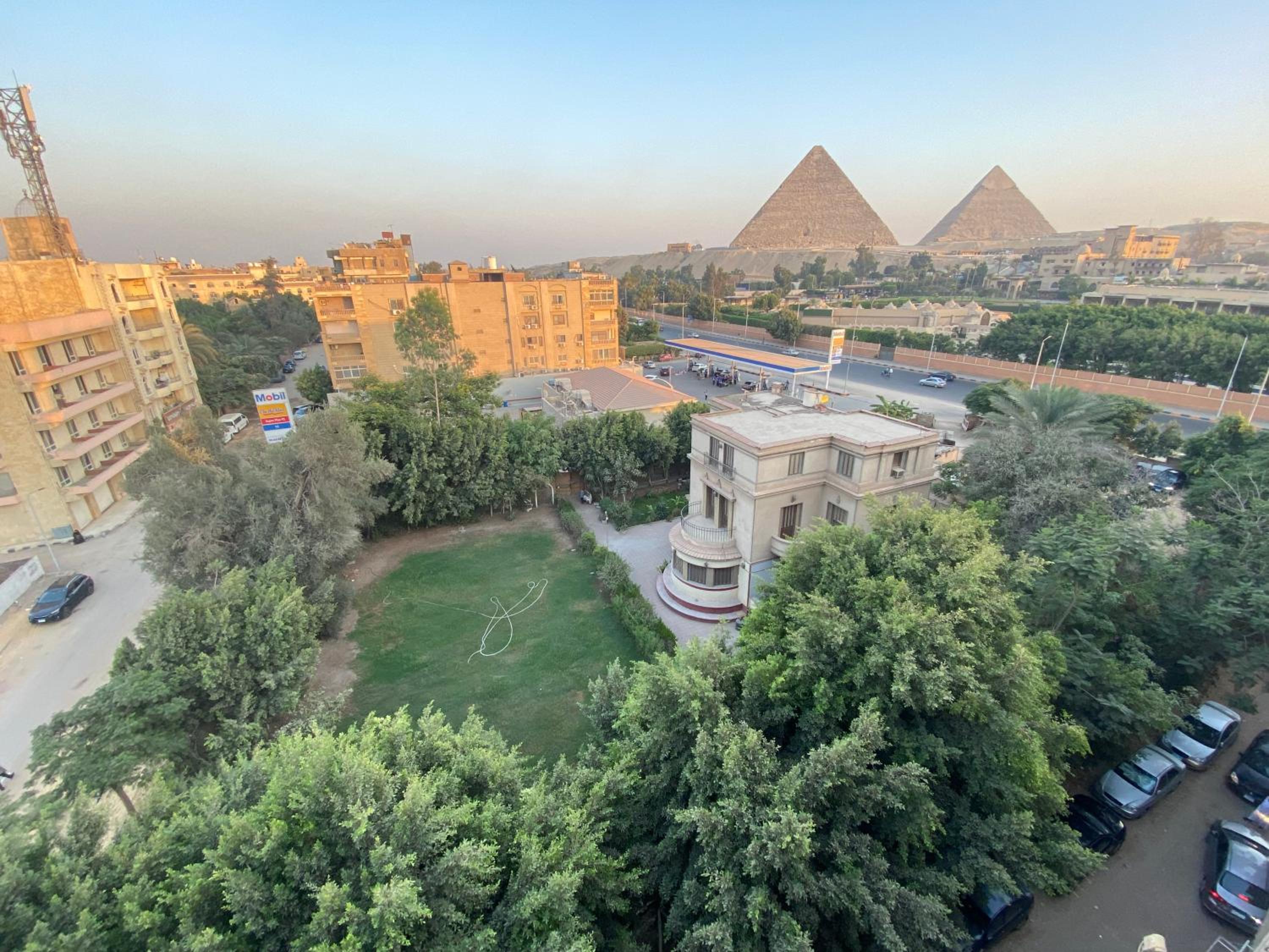 La Perle Pyramids