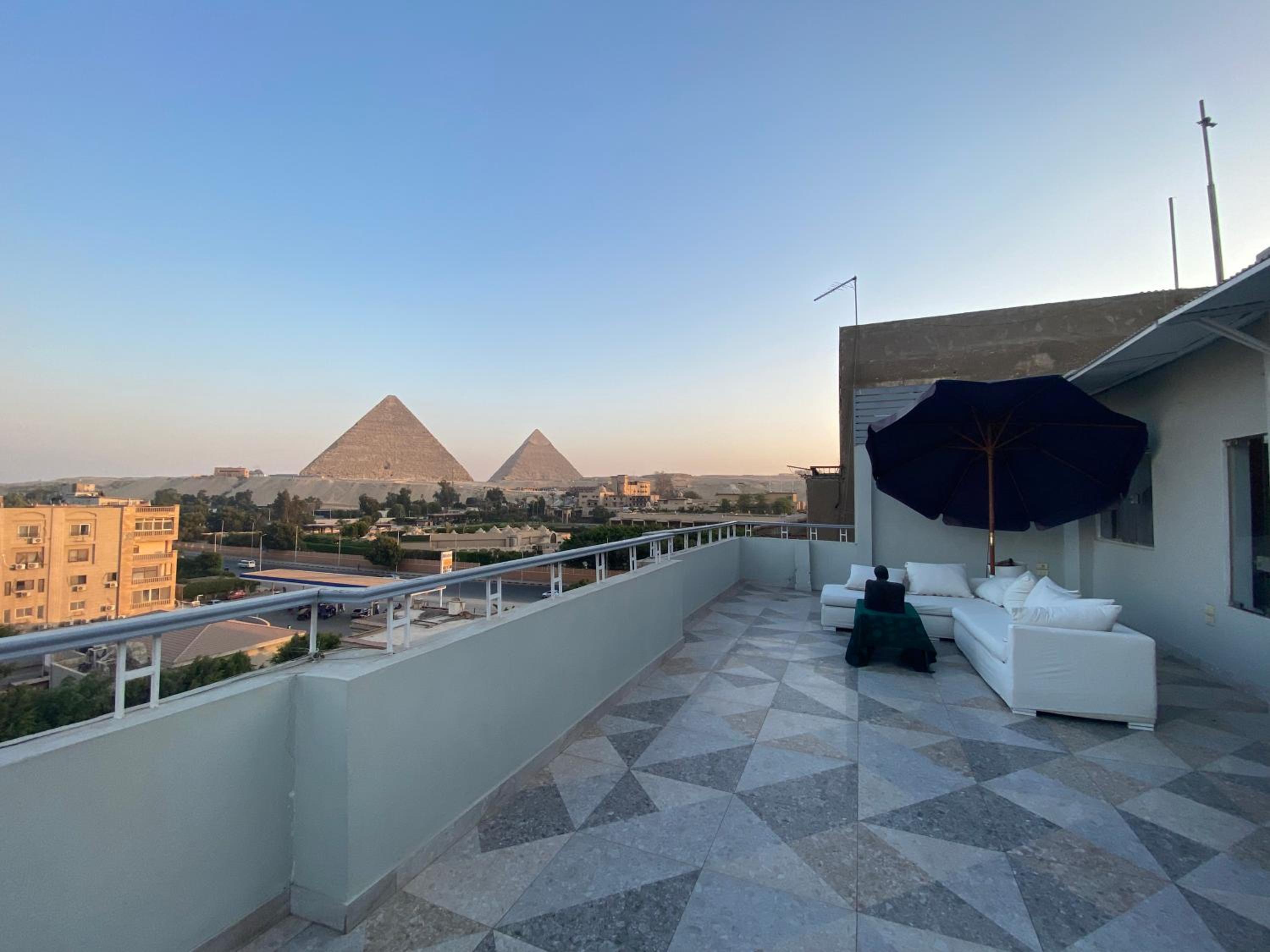 La Perle Pyramids