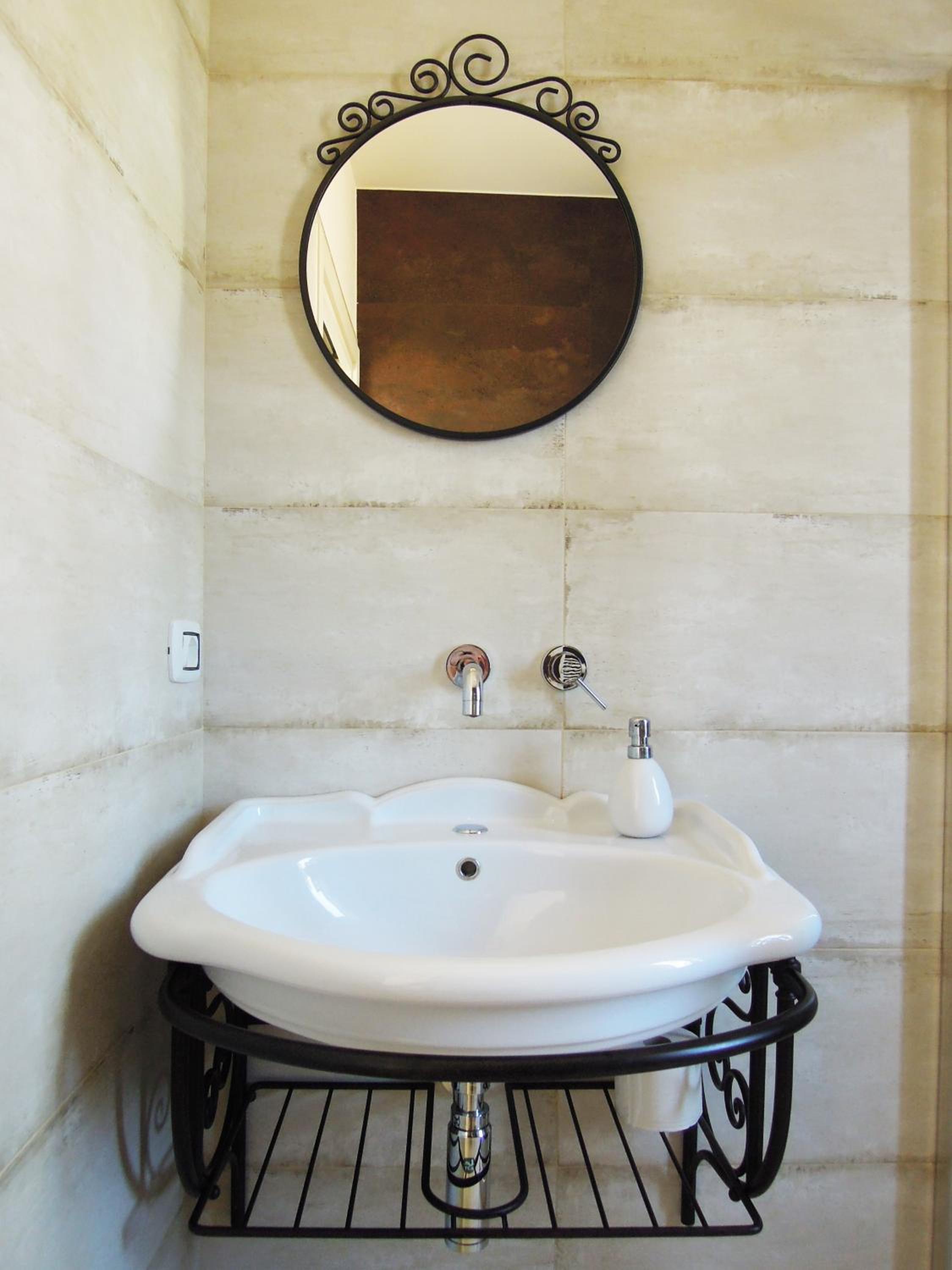 Tenuta Li Maritati en Lecce — bathroom
