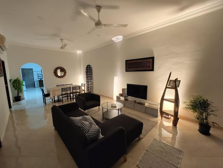 IKHSHANA NATURE HILLSIDE HOME