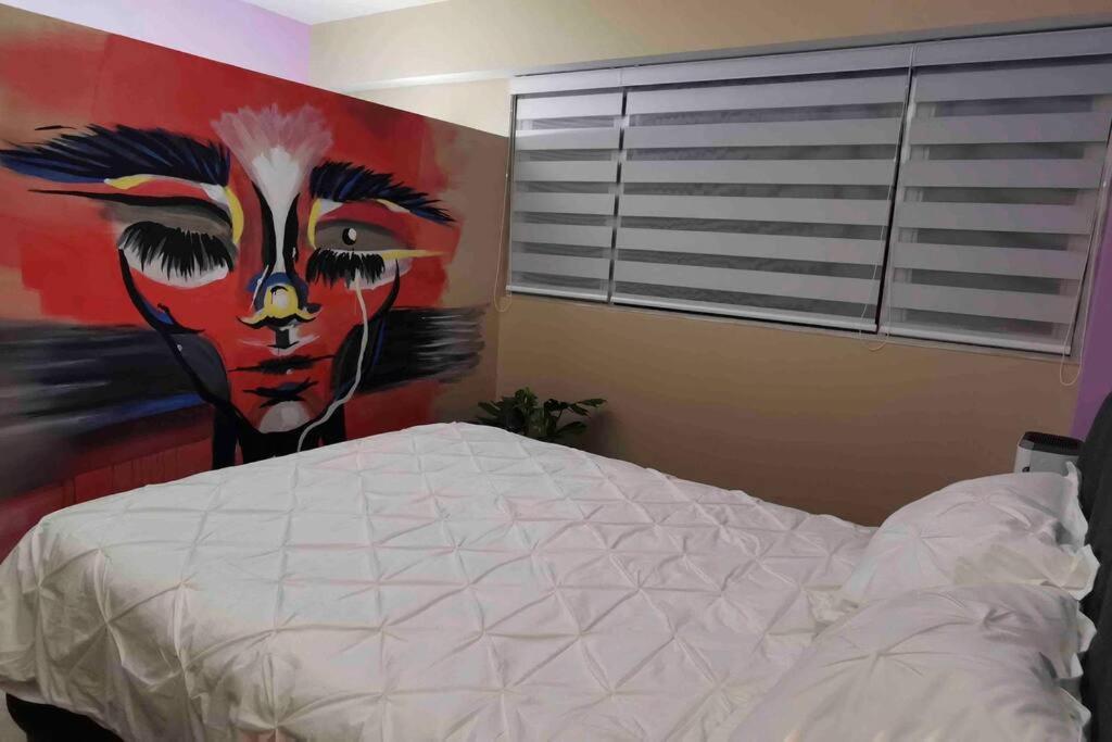 Modern Artist Apt., overlooking Parque Espana