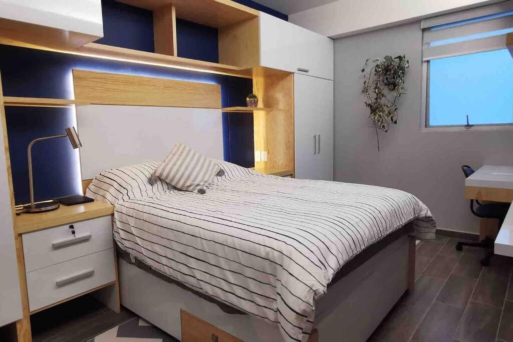 Modern Artist Apt., overlooking Parque Espana