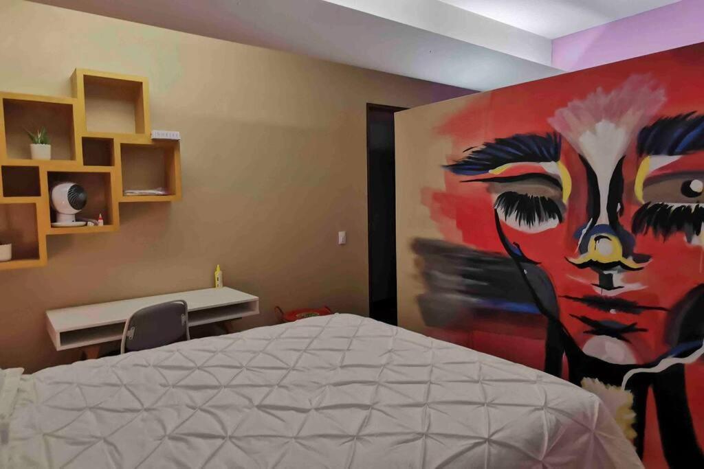 Modern Artist Apt., overlooking Parque Espana