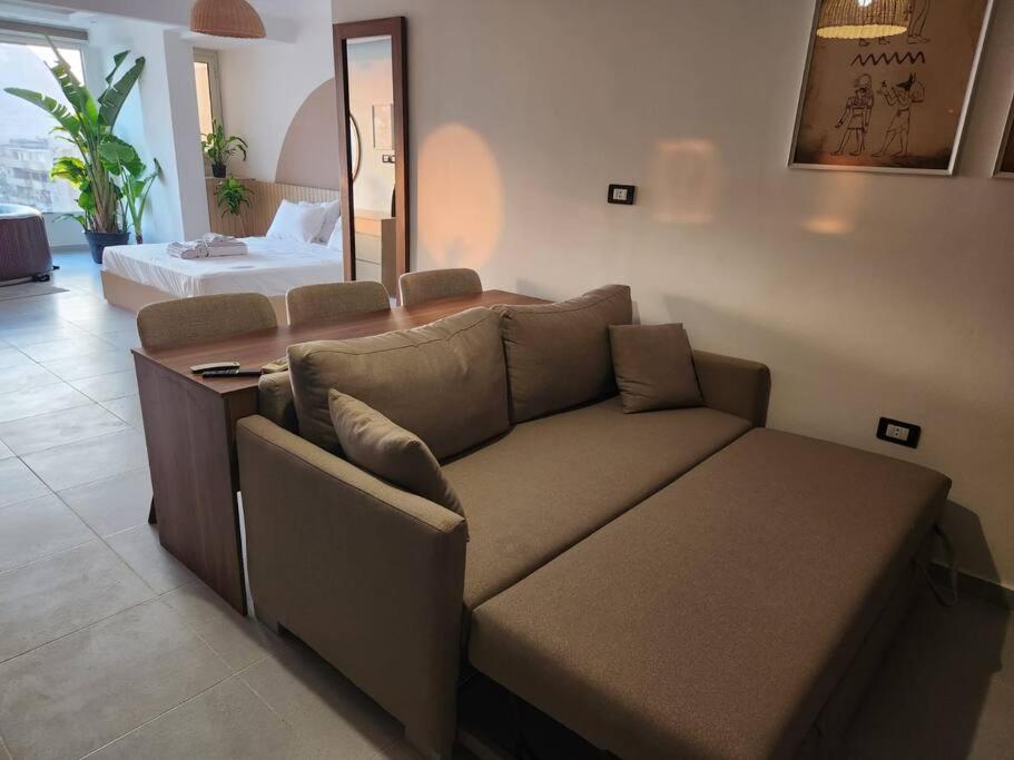 Pyramids Studio3 Luxe Hot Tub
