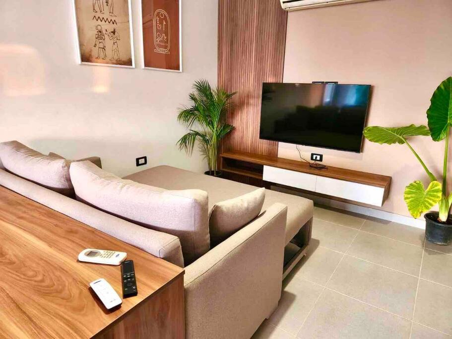Pyramids Studio3 Luxe Hot Tub