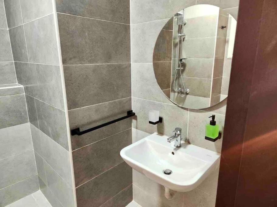 Pyramids Studio3 Luxe Hot Tub