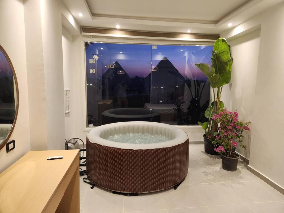 Pyramids Studio3 Luxe Hot Tub