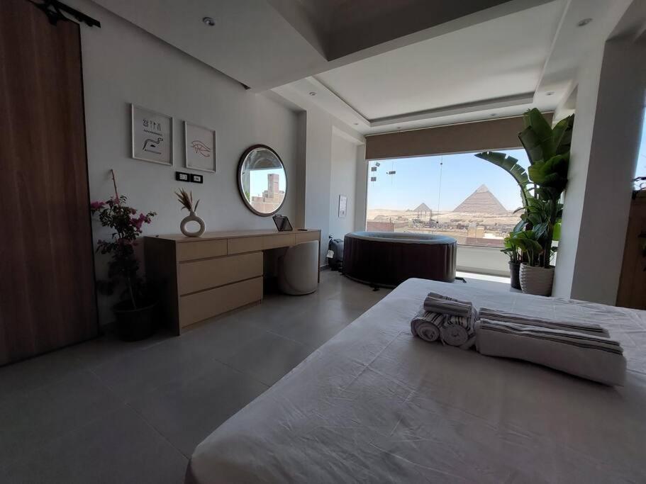 Pyramids Studio3 Luxe Hot Tub