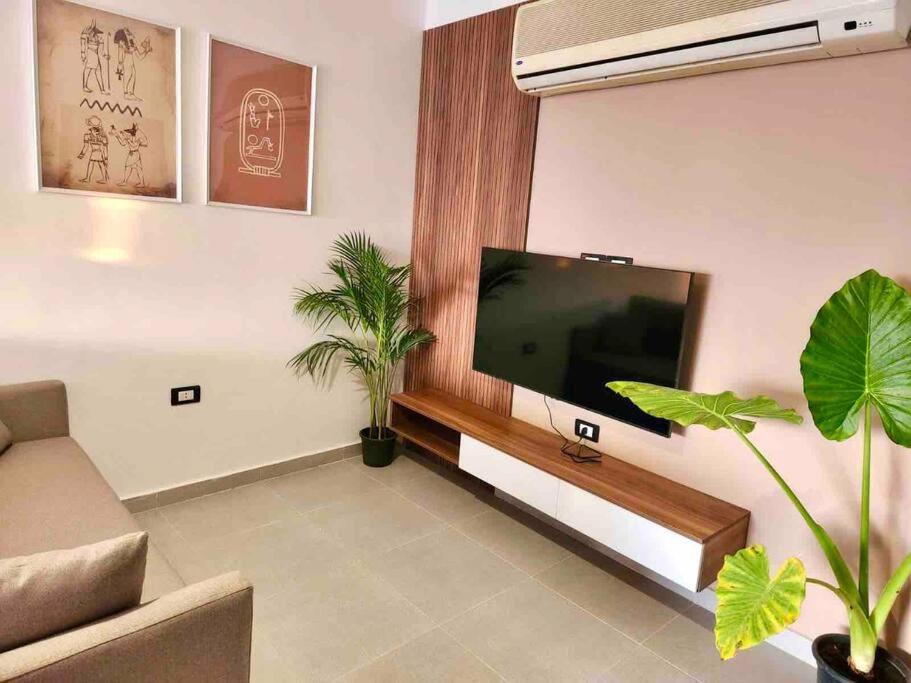 Pyramids Studio3 Luxe Hot Tub