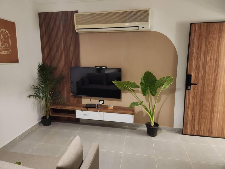 Pyramids Studio3 Luxe Hot Tub