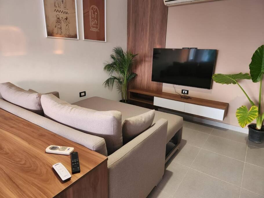Pyramids Studio3 Luxe Hot Tub