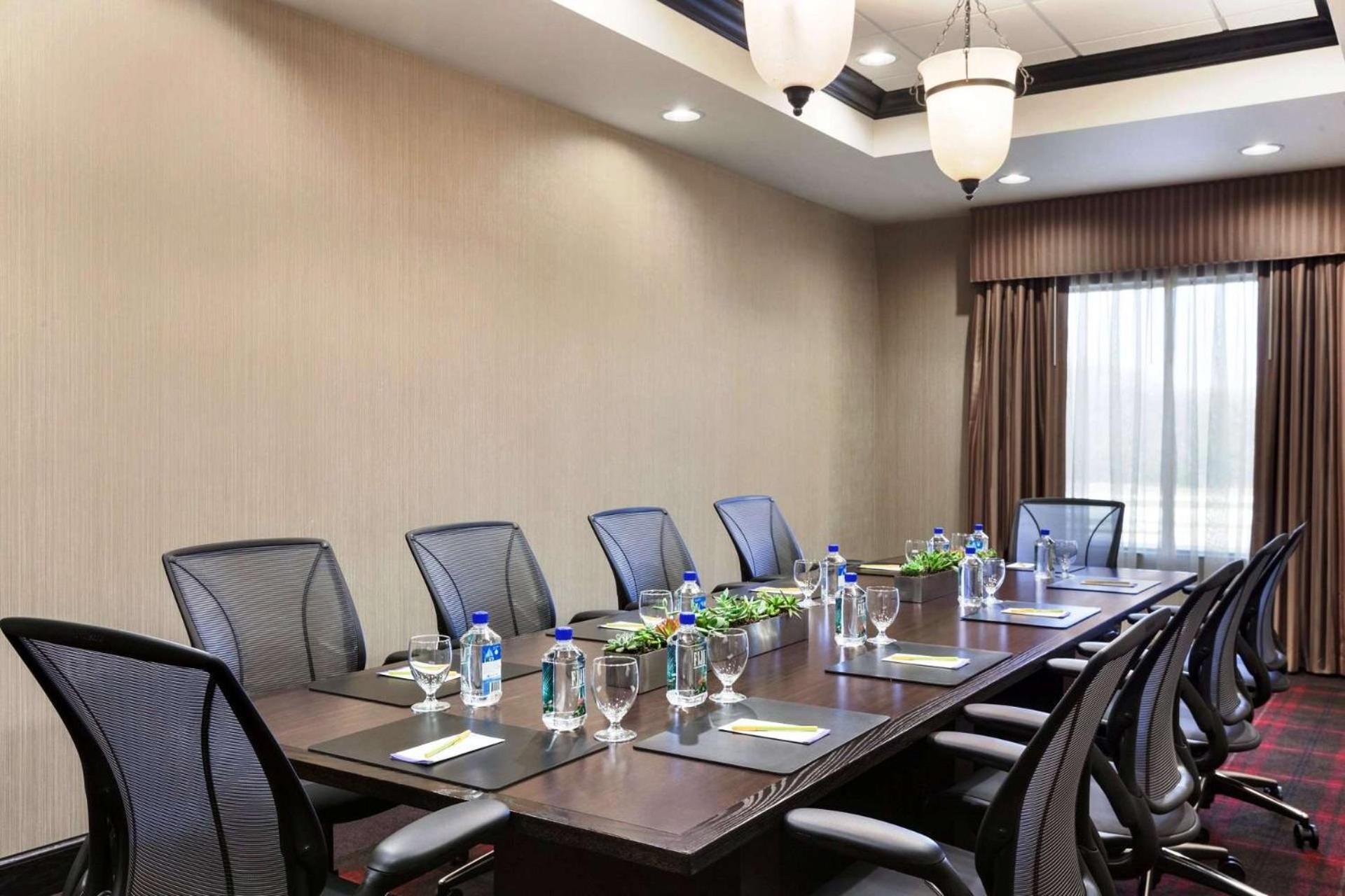 San Francisco Vacations - Hilton Garden Inn Denison/Sherman/At Texoma Event Center - Property Image 7