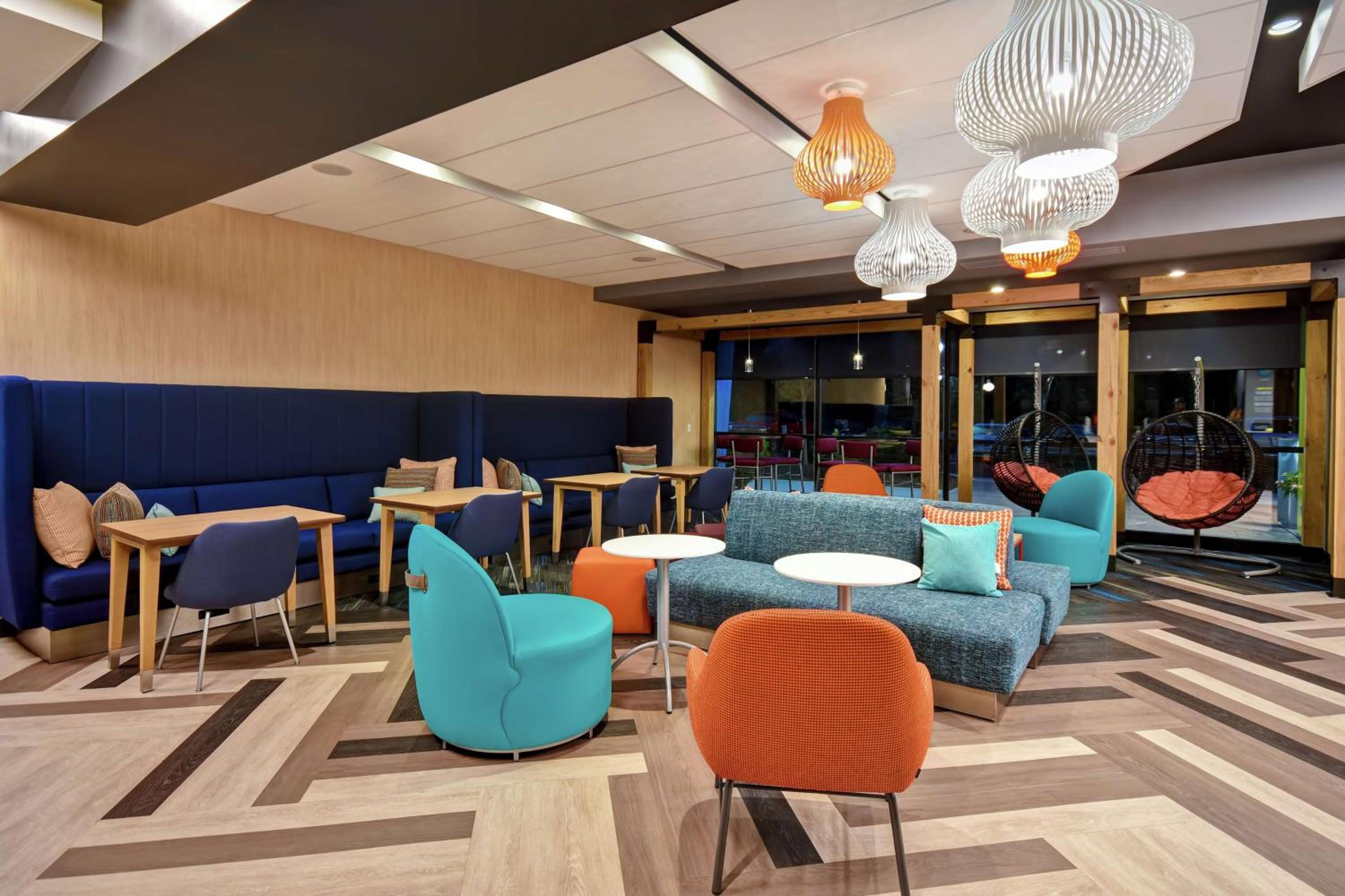 Detroit Vacations - Tru By Hilton Sterling Heights Detroit - Property Image 4