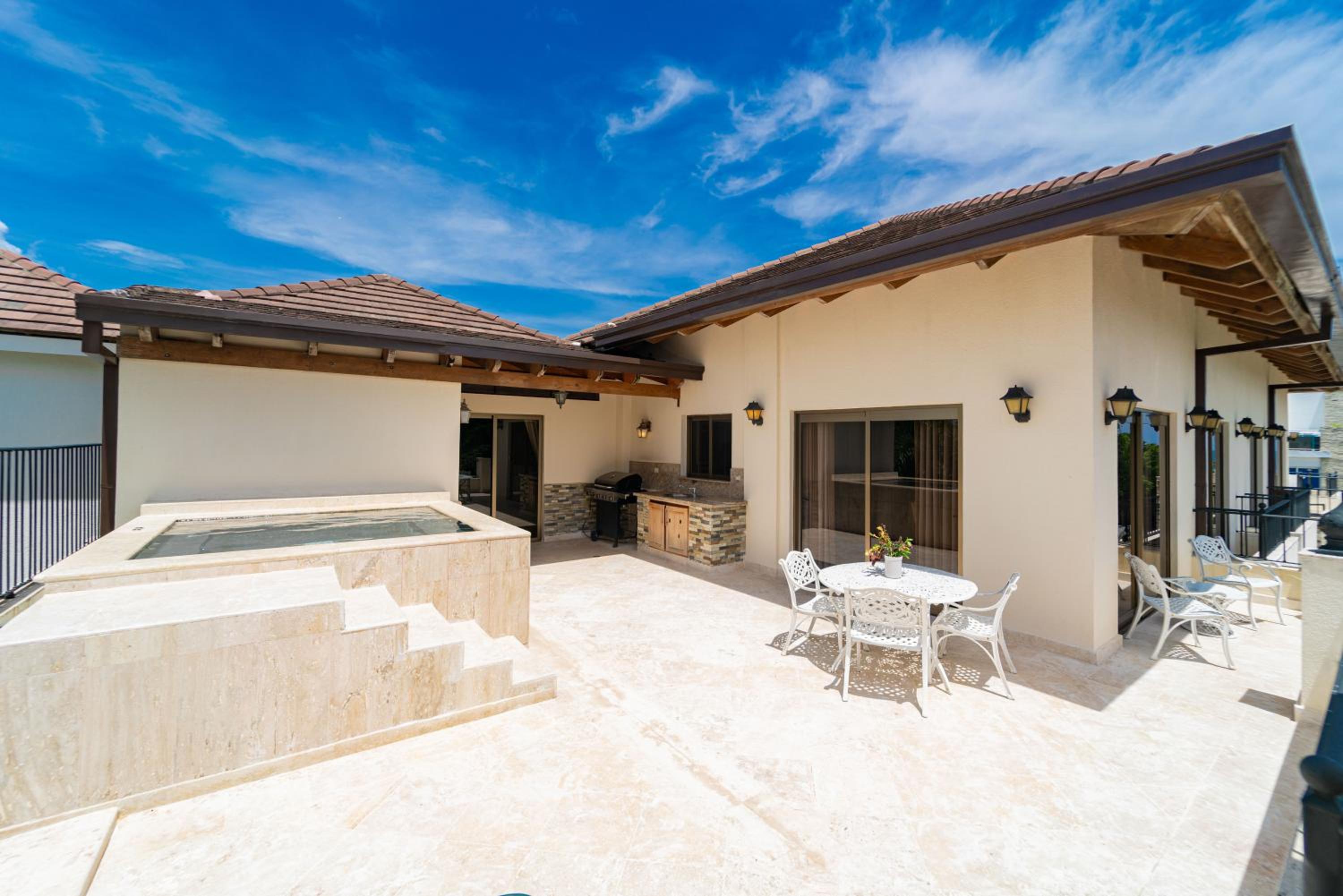 Suites at Grand Laguna Beach by Calisto Stays view 4