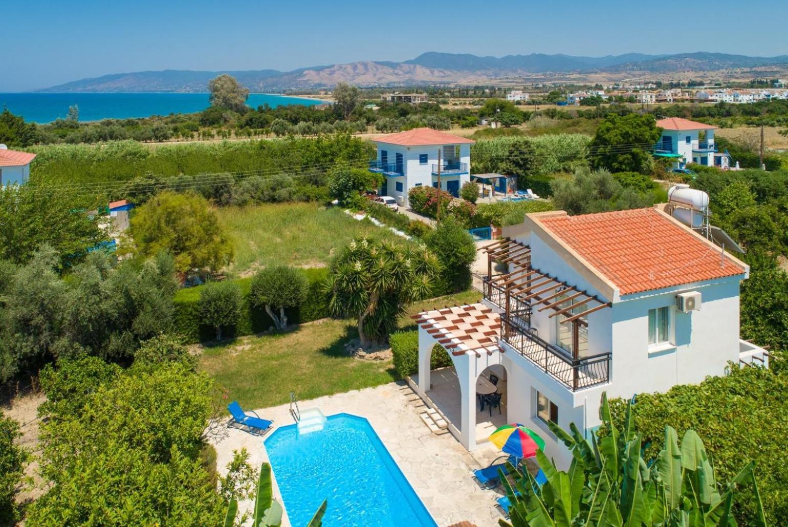 Sun Beach Villa Thio view 4