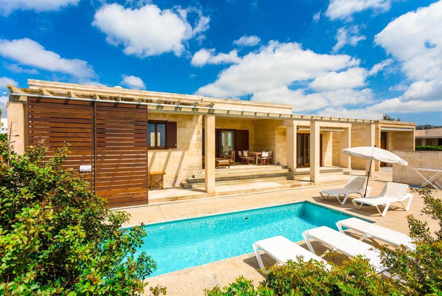 Hotel Water Front Villa Shalom - Image 1