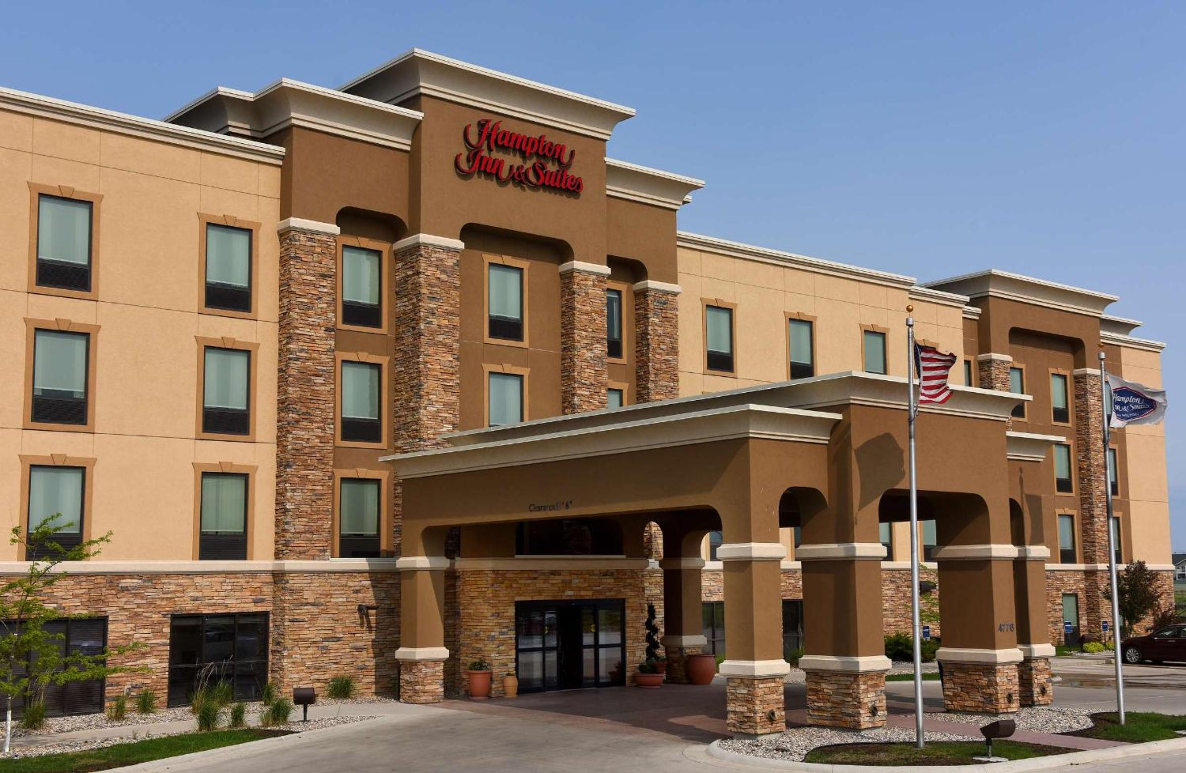 Hotel Hampton Inn & Suites Fargo Medical Center - Image 1