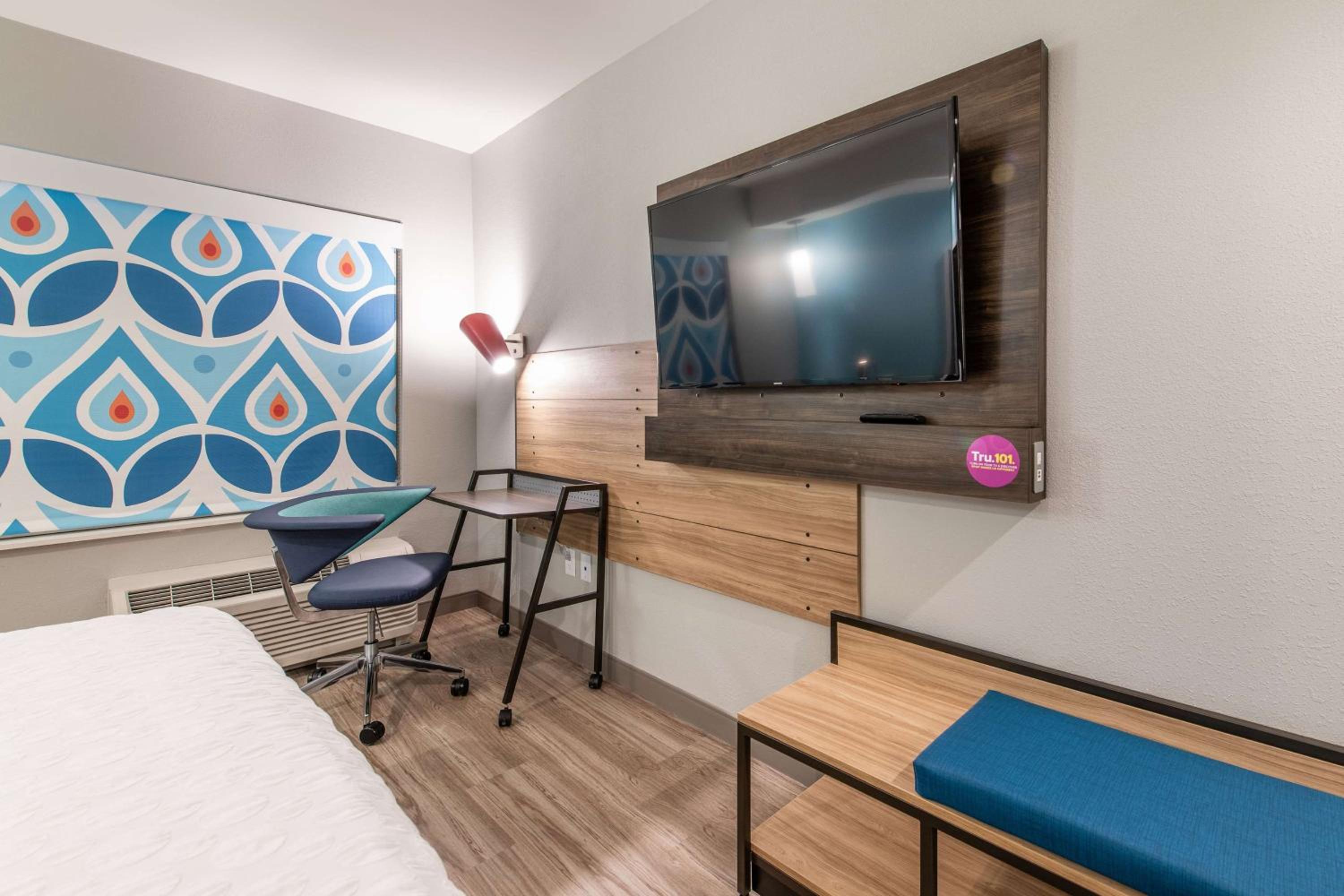Fayetteville Vacations - Tru by Hilton Fayetteville I-95 - Property Image 1