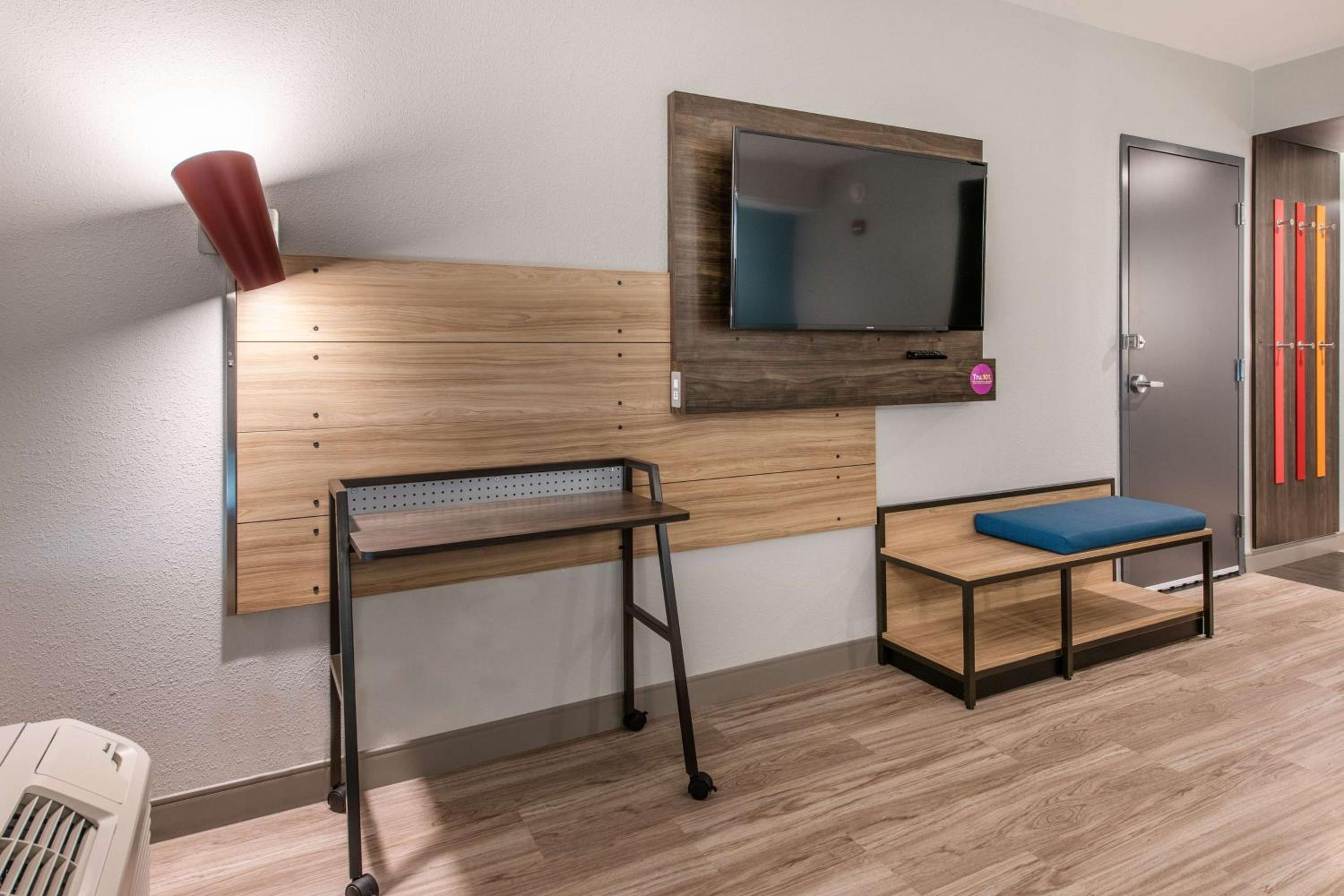 Fayetteville Vacations - Tru by Hilton Fayetteville I-95 - Property Image 19